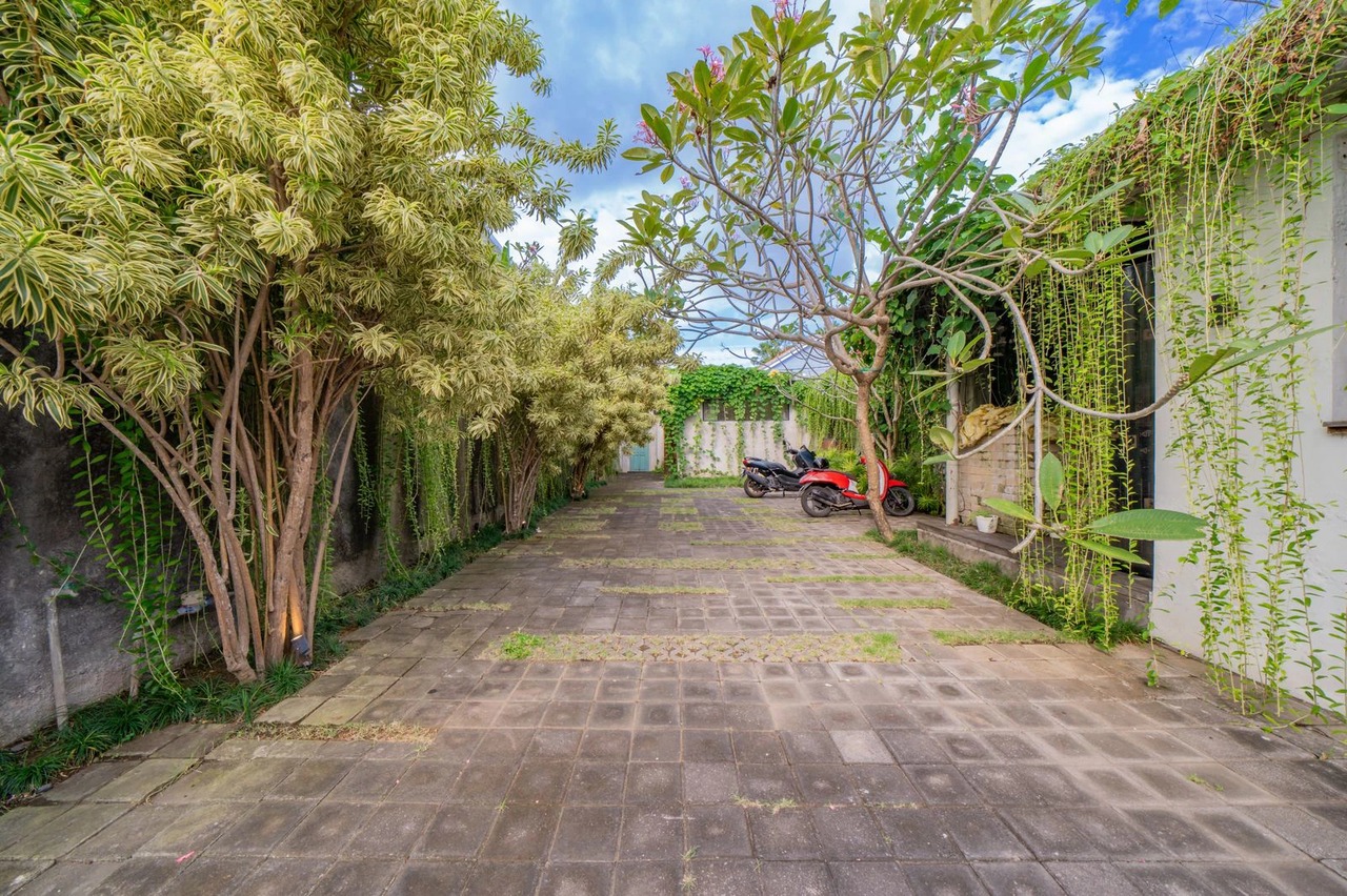 Luxury 5BR Villa with Rooftop & Spa