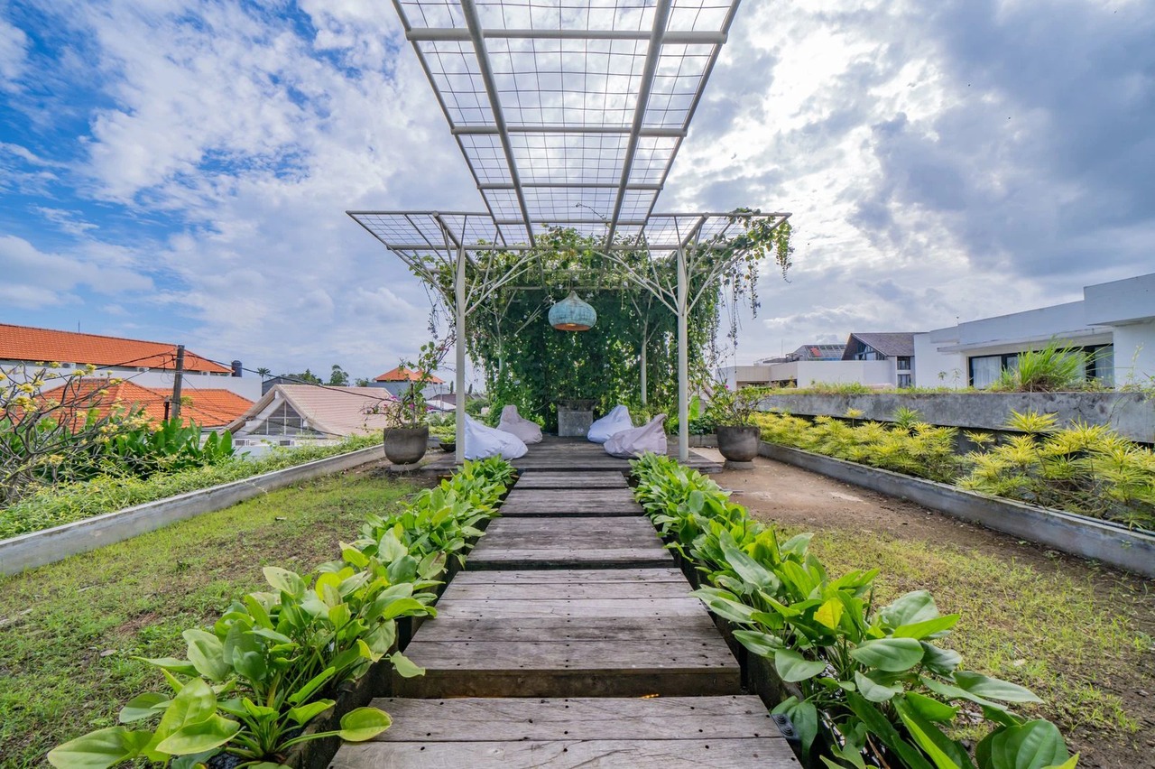 Luxury 5BR Villa with Rooftop & Spa