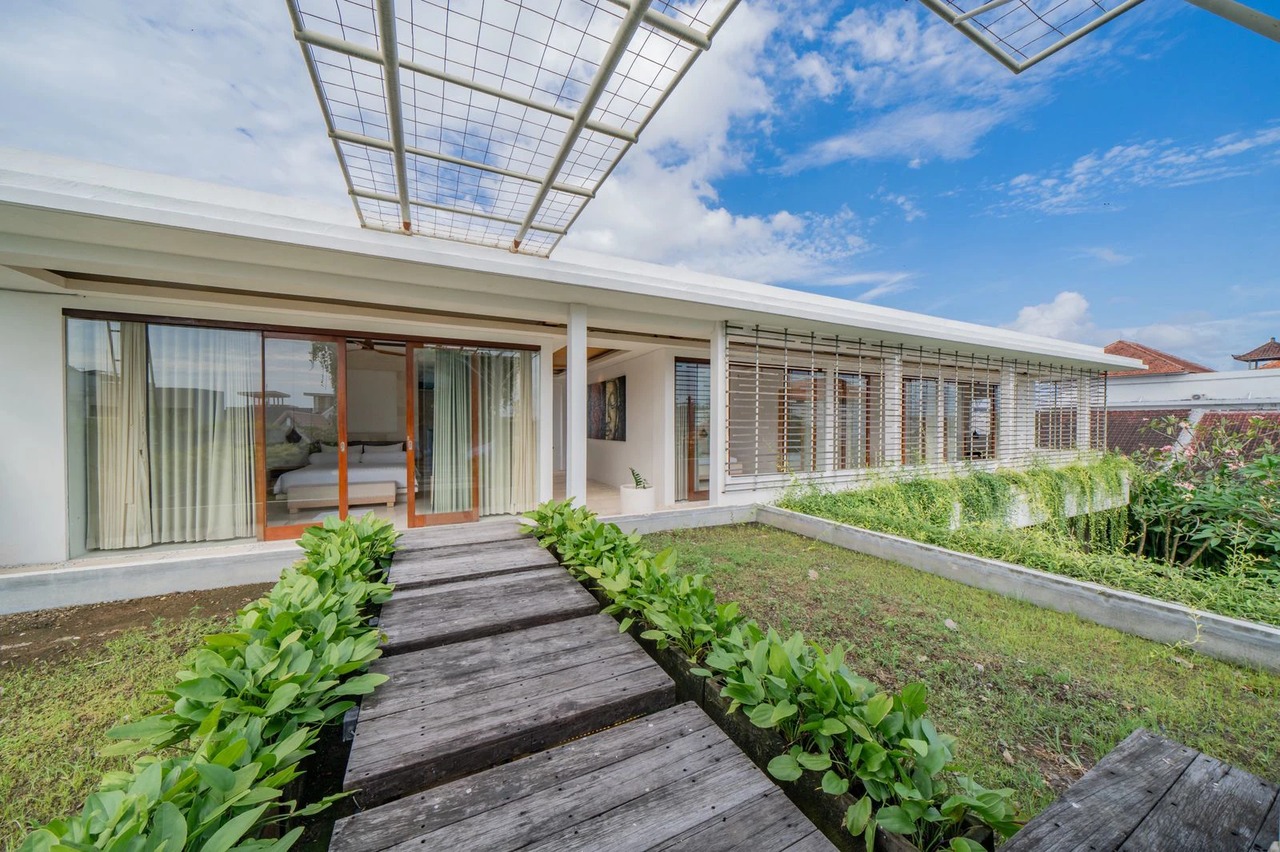 Luxury 5BR Villa with Rooftop & Spa