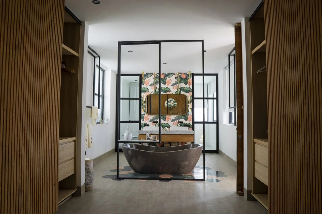 5 BEDROOM VILLA IN TUMBAK BAYUH