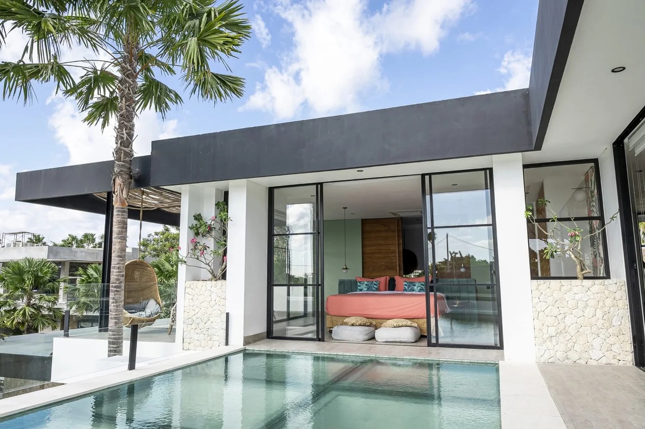 5 BEDROOM VILLA IN TUMBAK BAYUH