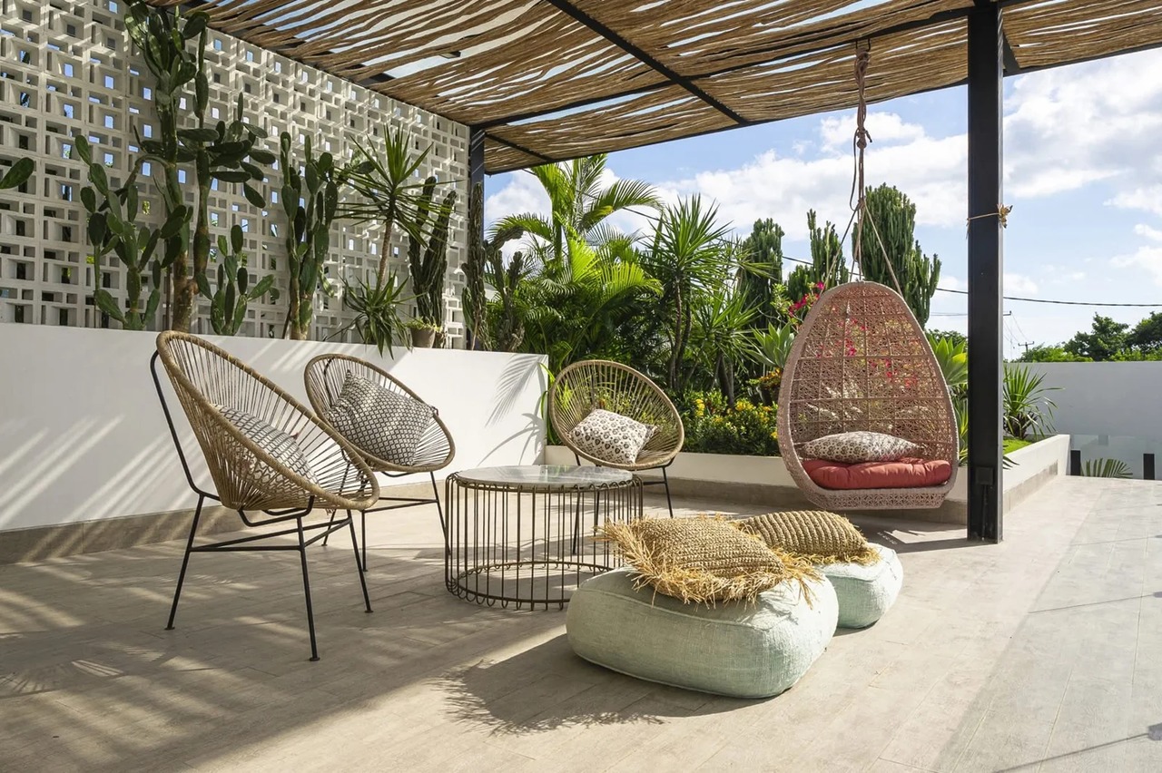5 BEDROOM VILLA IN TUMBAK BAYUH