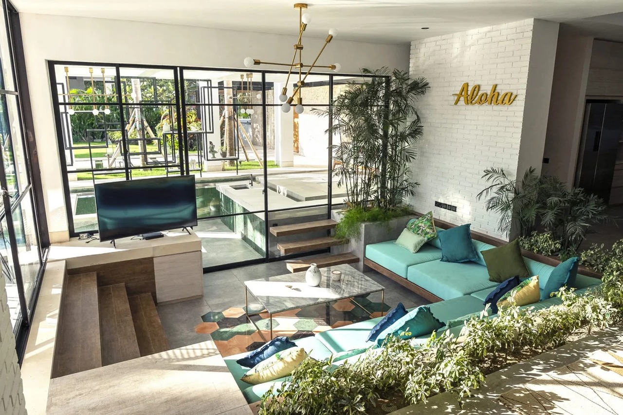 5 BEDROOM VILLA IN TUMBAK BAYUH
