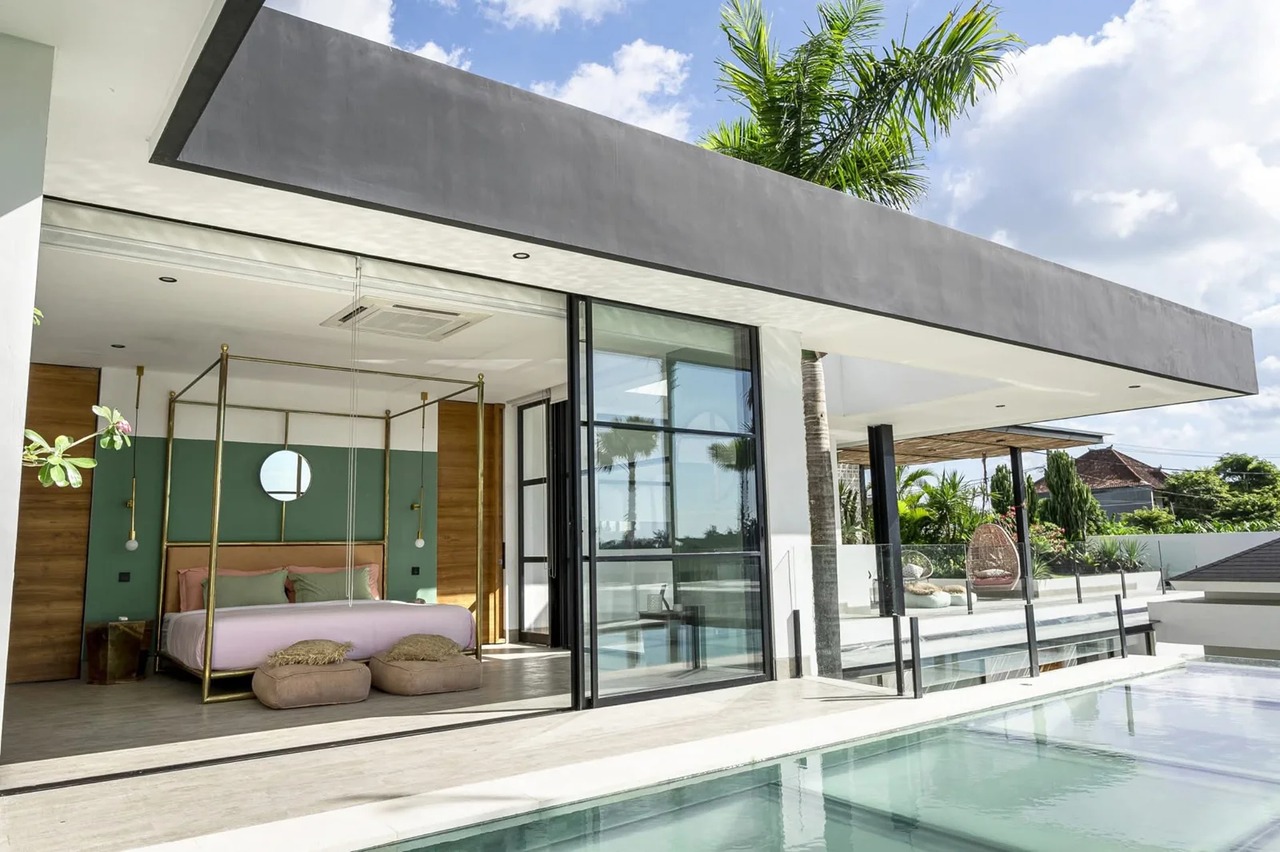 5 BEDROOM VILLA IN TUMBAK BAYUH