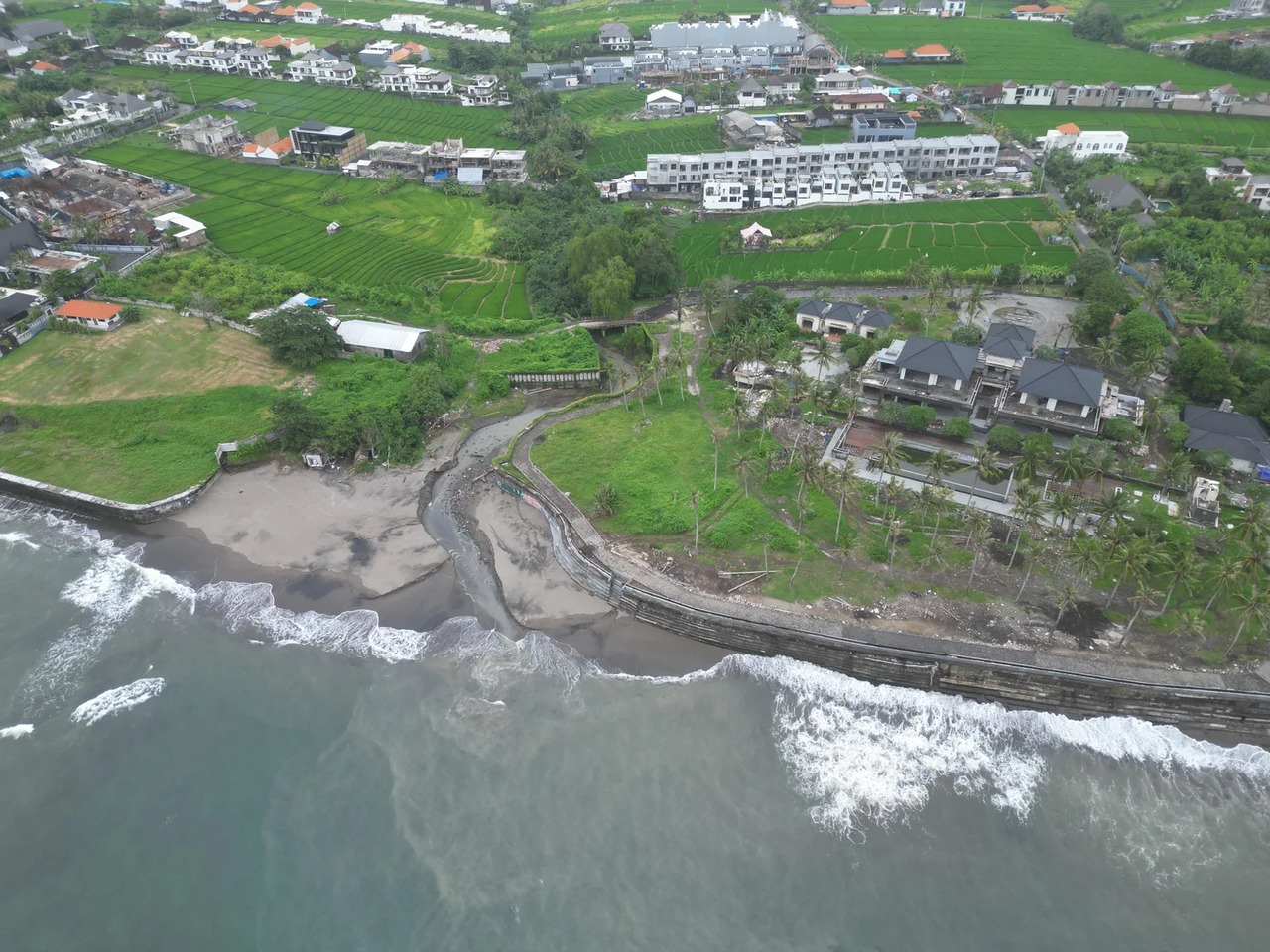 10 ARE LEASEHOLD LAND IN CEMAGI 