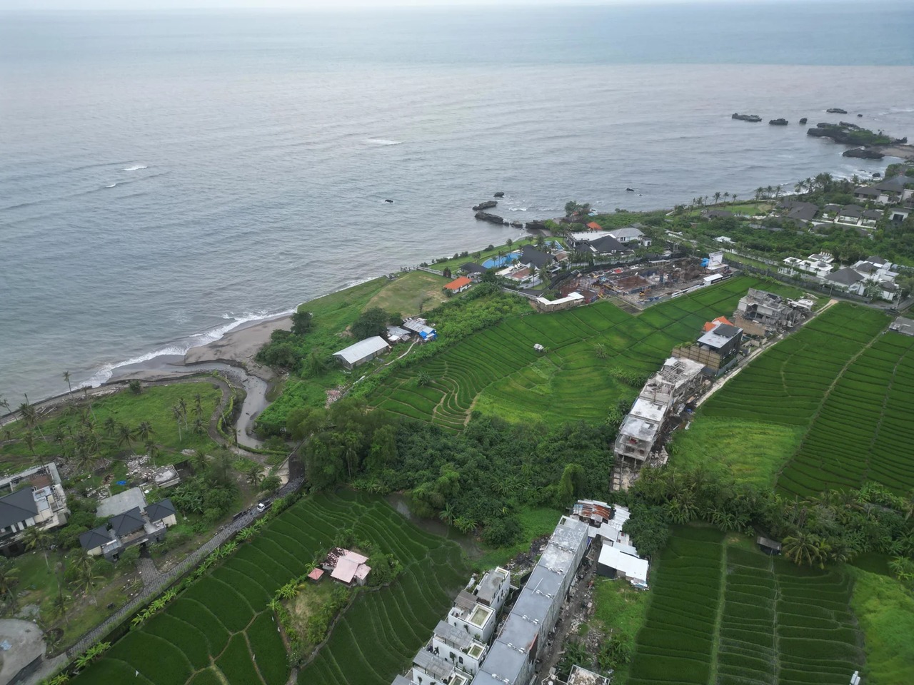10 ARE LEASEHOLD LAND IN CEMAGI 