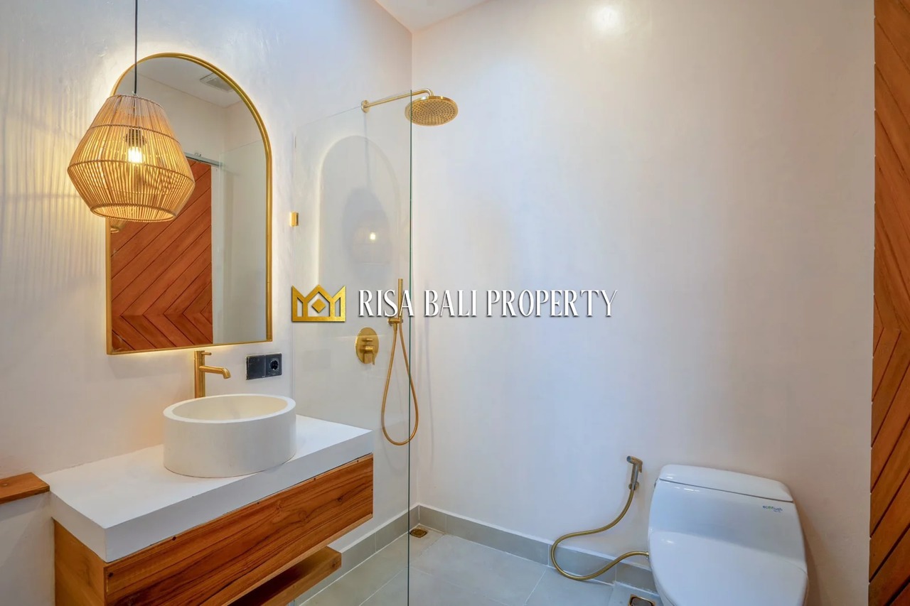 NEWLY BUILT MODERN VILLA