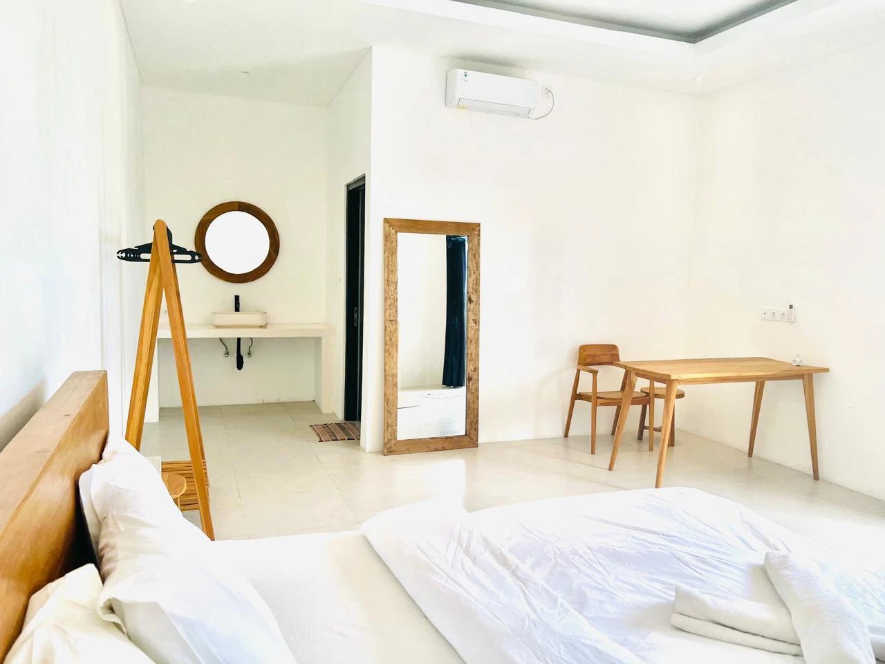 Beachside villa for Rent in parerenan