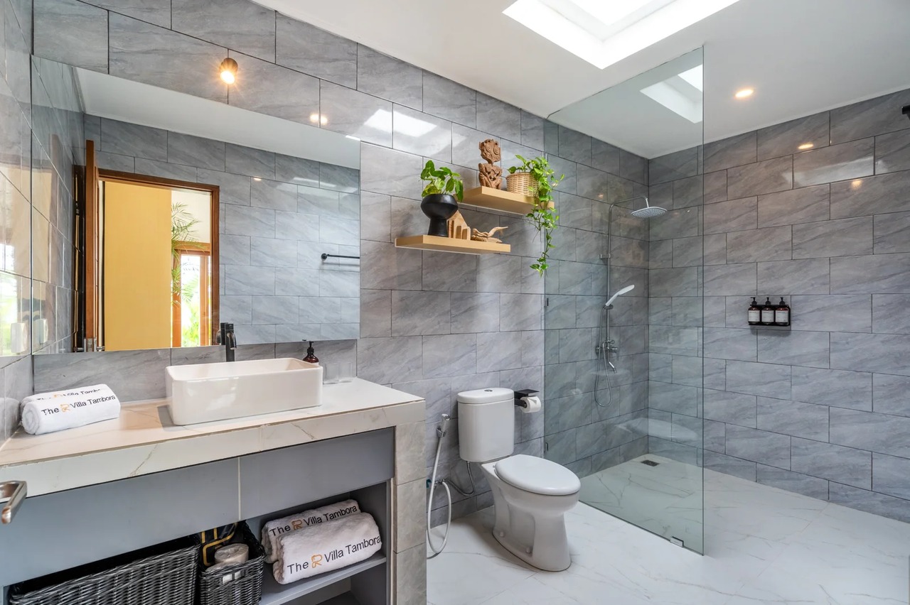 The R Tambora |Stunning 3BR Villa-Canggu