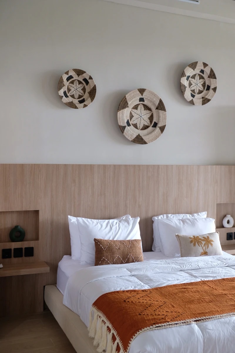 Modern design villa for Rent in parerena