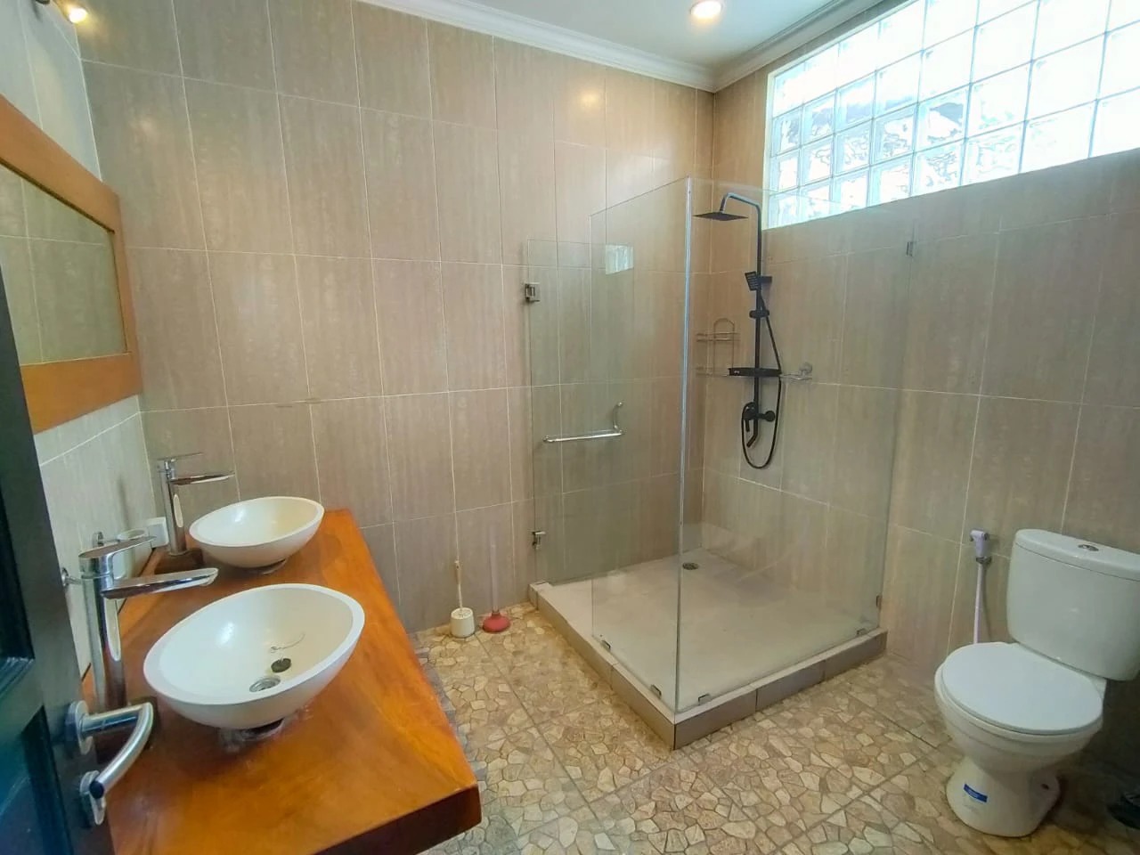 Spacious 4BR Villa w/ Private Pool and G
