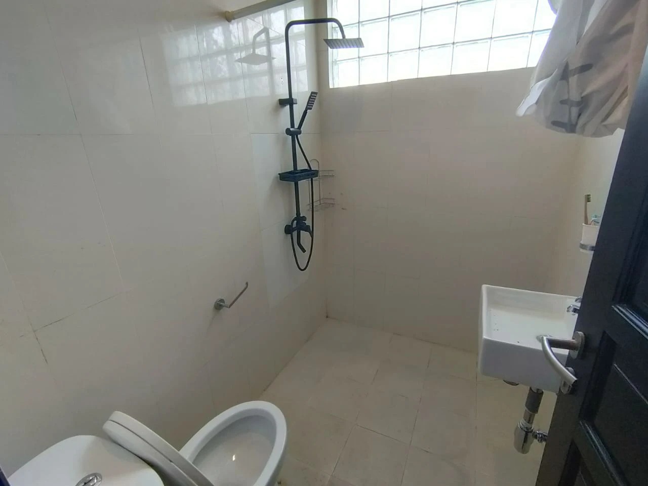Spacious 4BR Villa w/ Private Pool and G