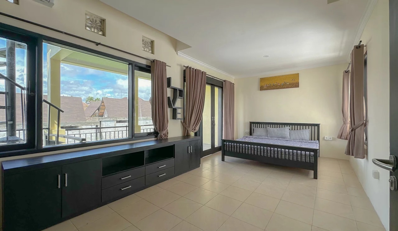 Spacious 4BR Villa w/ Private Pool and G