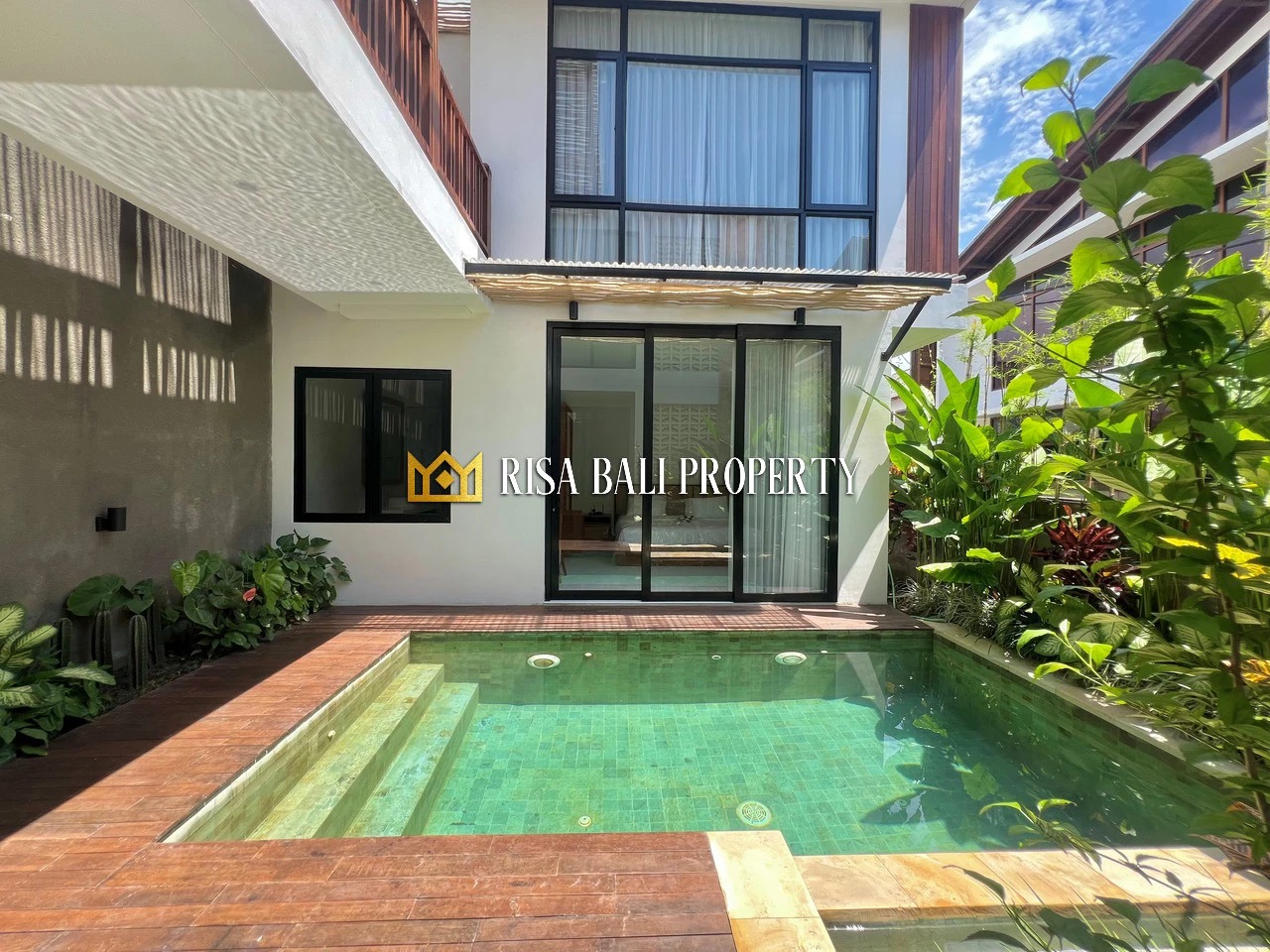 BRAND NEW! CHARMING TROPICAL 3- BEDROOMS
