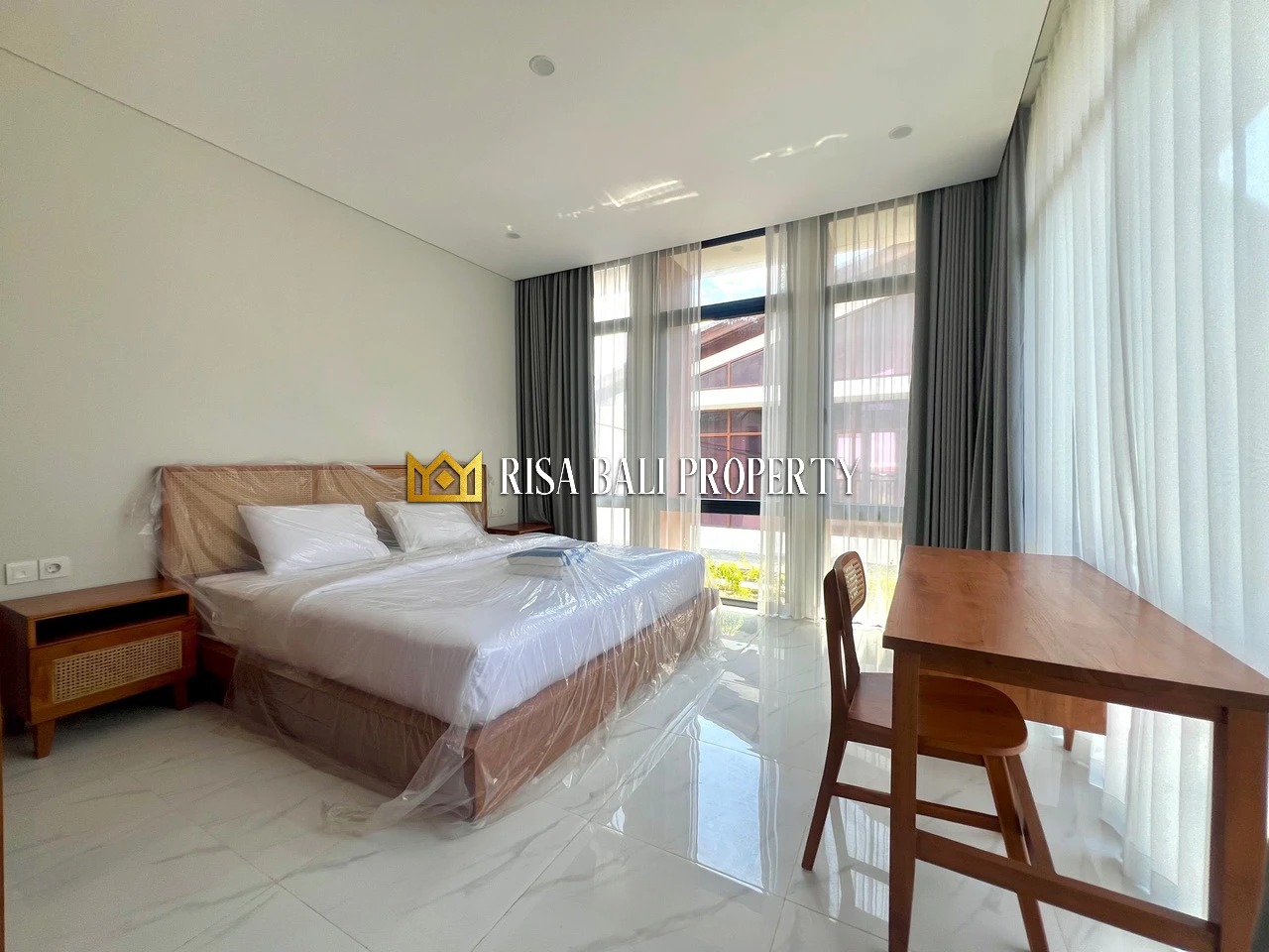 BRAND NEW! CHARMING TROPICAL 3- BEDROOMS