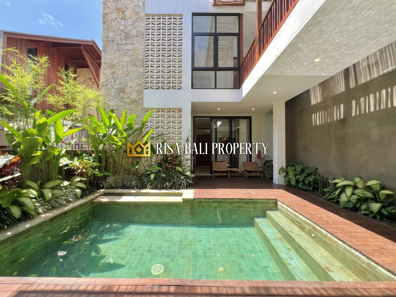 BRAND NEW! CHARMING TROPICAL 3- BEDROOMS