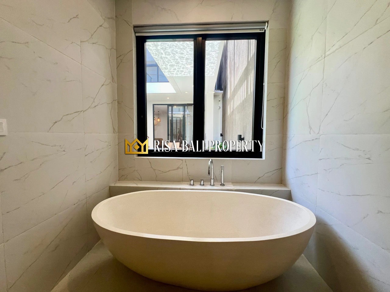 BRAND NEW! CHARMING TROPICAL 3- BEDROOMS