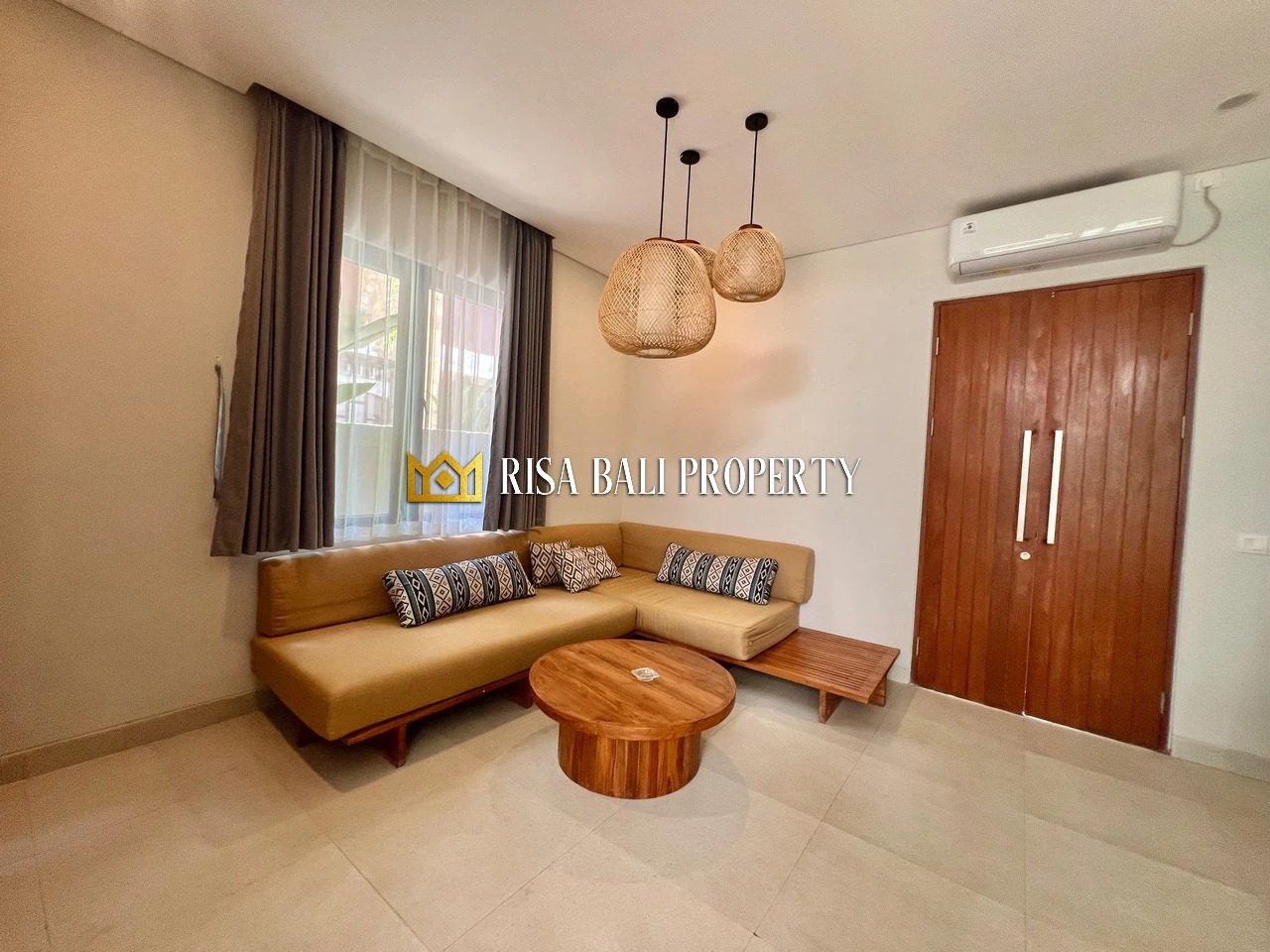 BRAND NEW! CHARMING TROPICAL 3- BEDROOMS