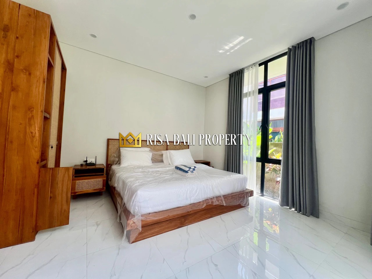 BRAND NEW! CHARMING TROPICAL 3- BEDROOMS