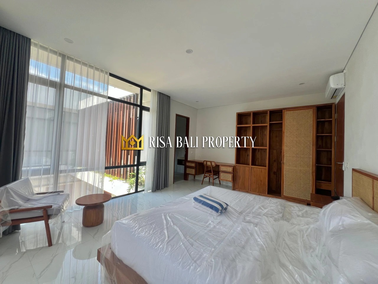 BRAND NEW! CHARMING TROPICAL 3- BEDROOMS