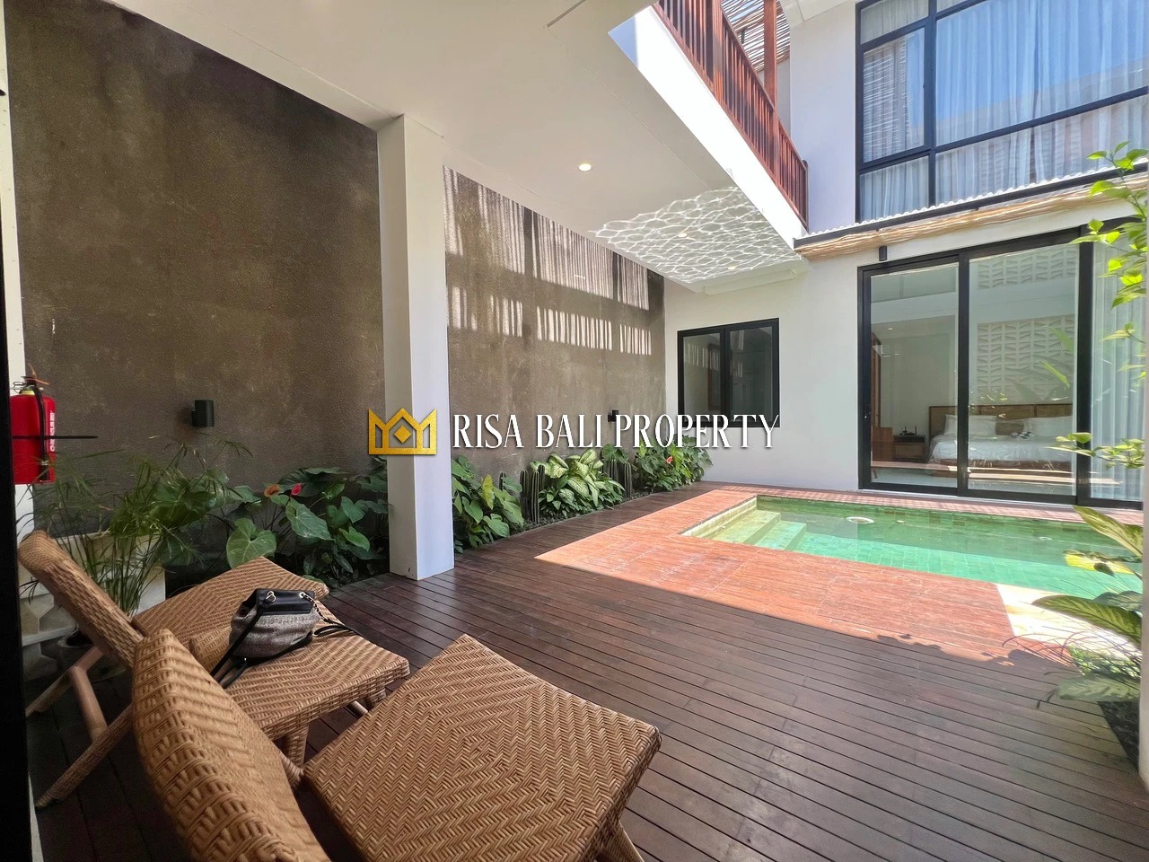 BRAND NEW! CHARMING TROPICAL 3- BEDROOMS