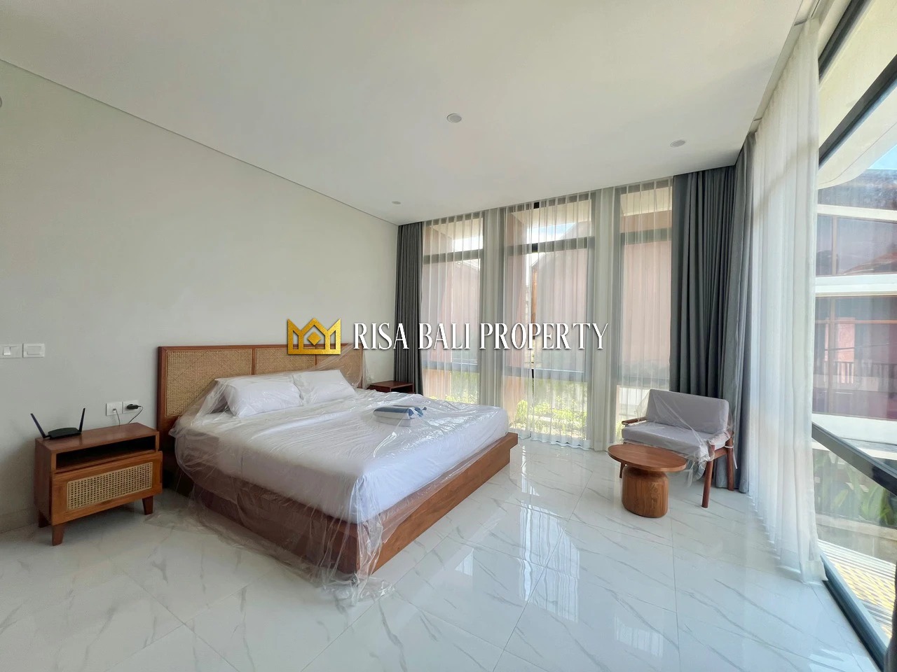 BRAND NEW! CHARMING TROPICAL 3- BEDROOMS