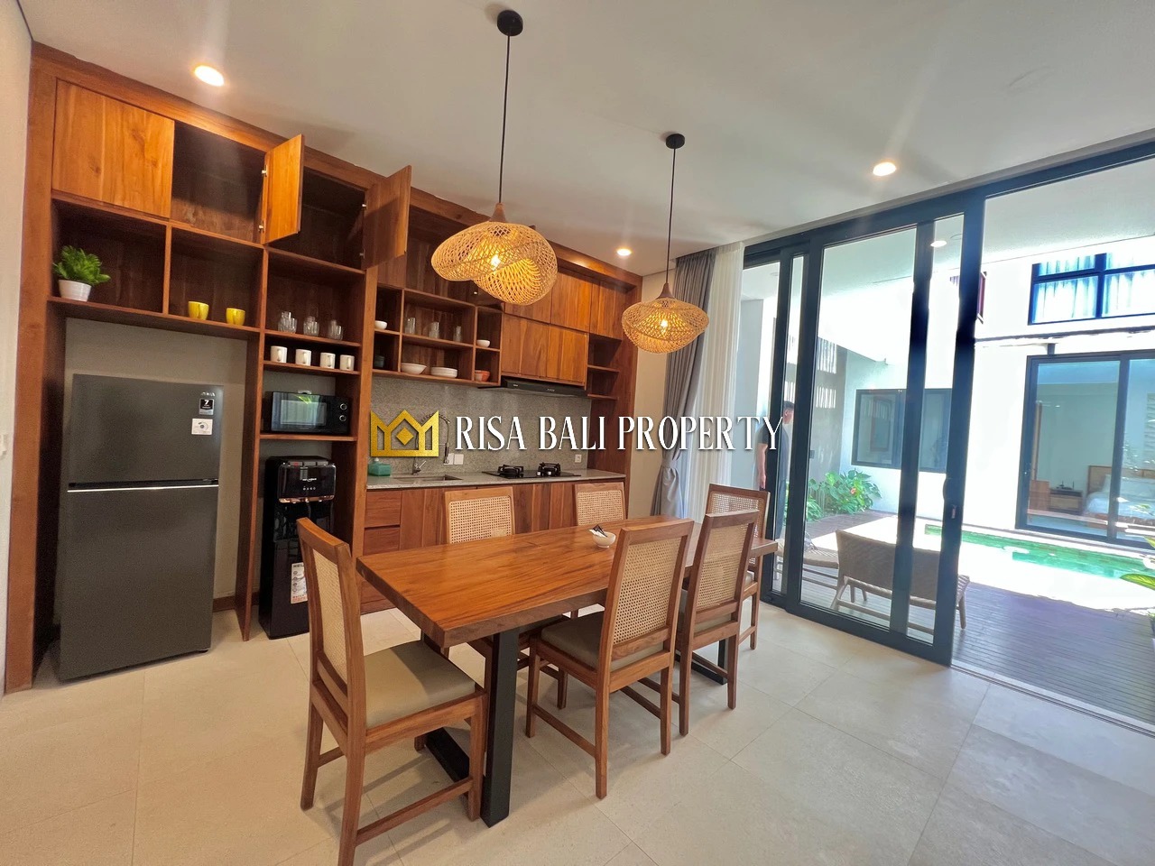 BRAND NEW! CHARMING TROPICAL 3- BEDROOMS