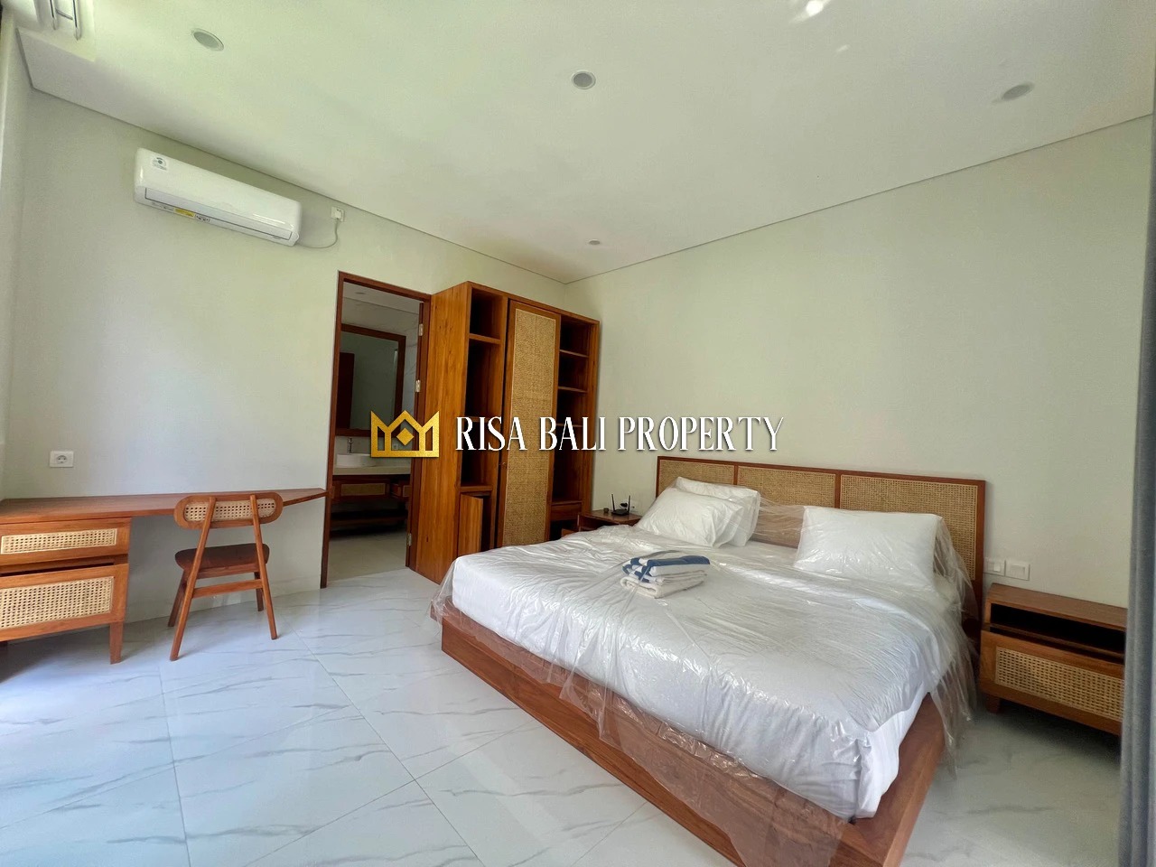 BRAND NEW! CHARMING TROPICAL 3- BEDROOMS