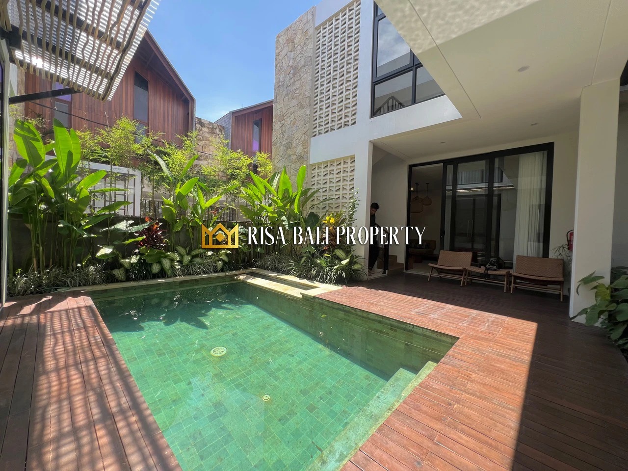 BRAND NEW! CHARMING TROPICAL 3- BEDROOMS