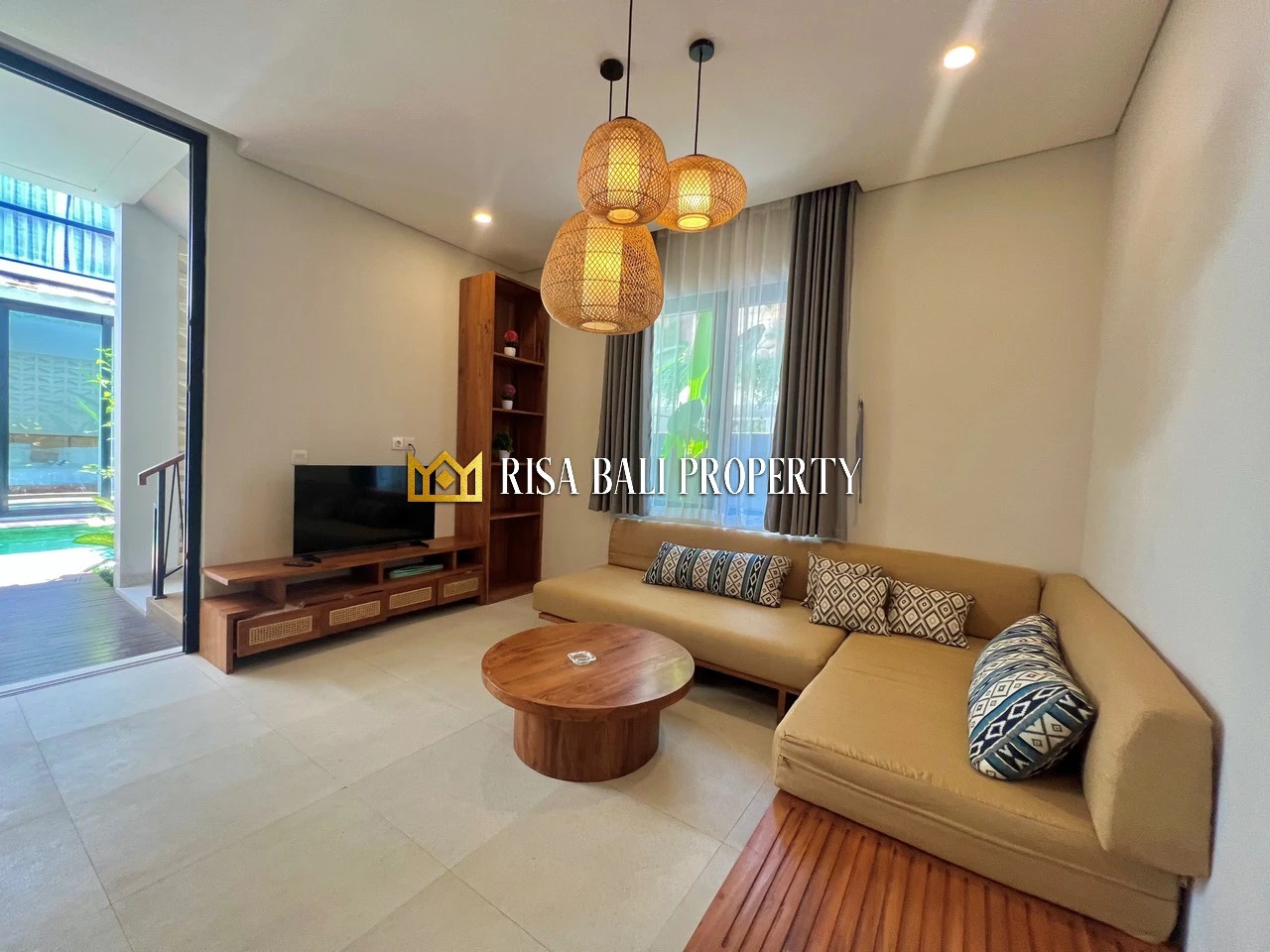 BRAND NEW! CHARMING TROPICAL 3- BEDROOMS