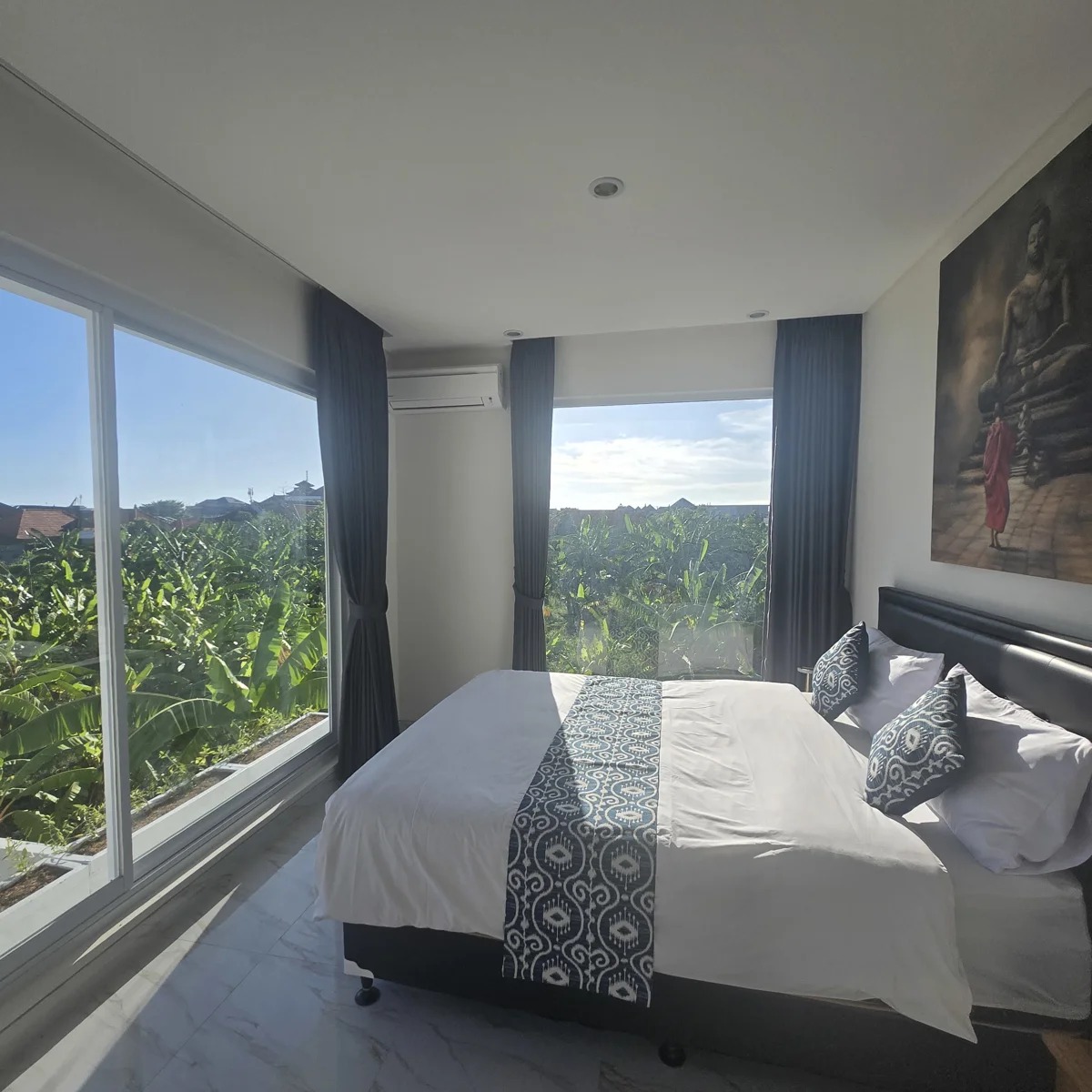 4BR Modern Villa w/ Rooftop & Pool 