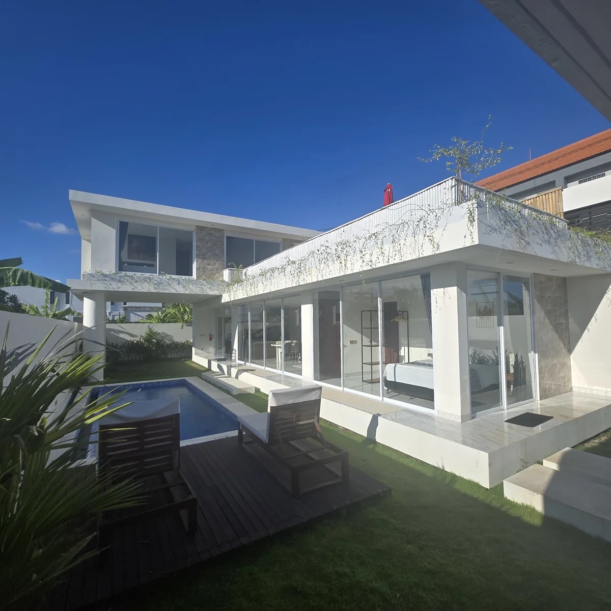 4BR Modern Villa w/ Rooftop & Pool 