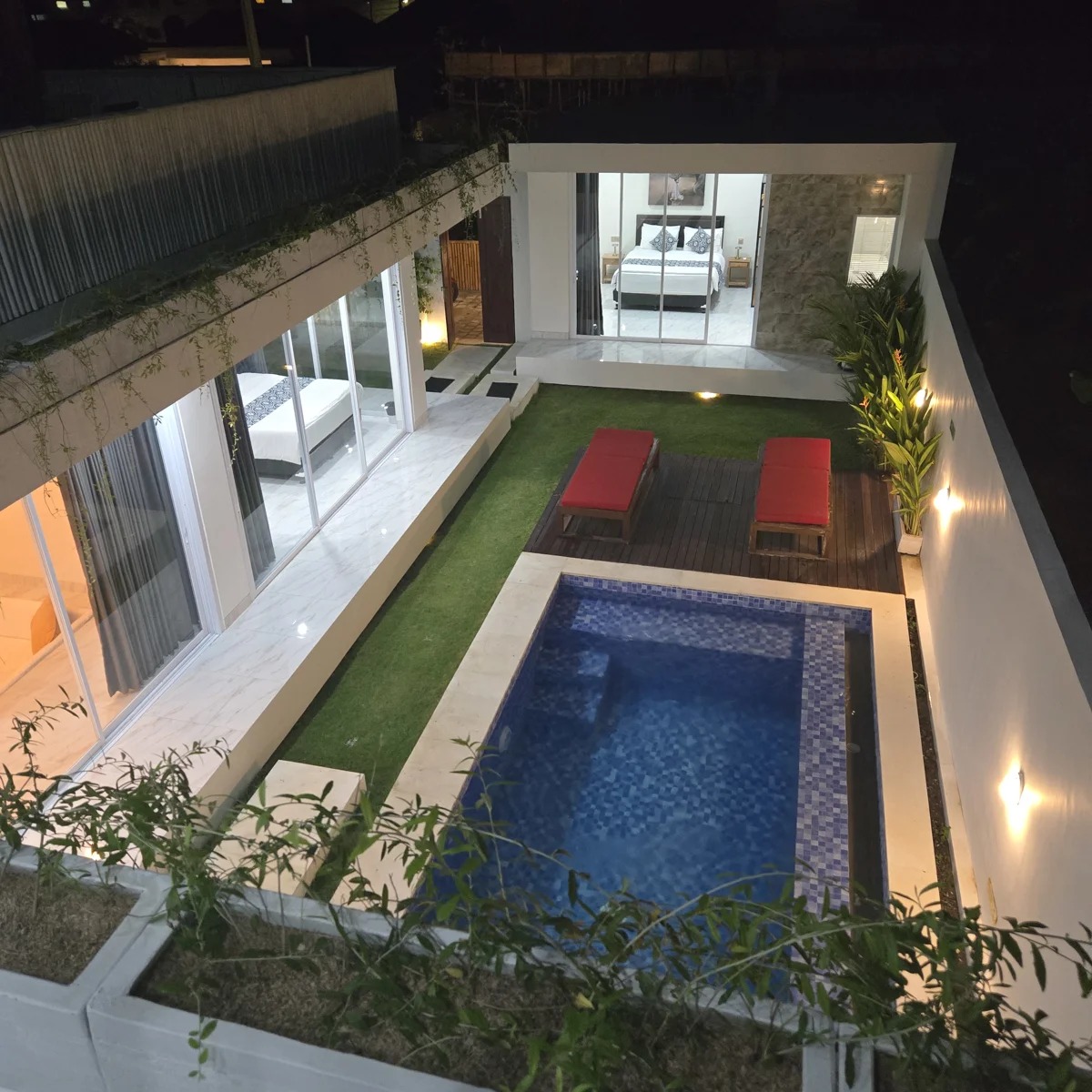 4BR Modern Villa w/ Rooftop & Pool 