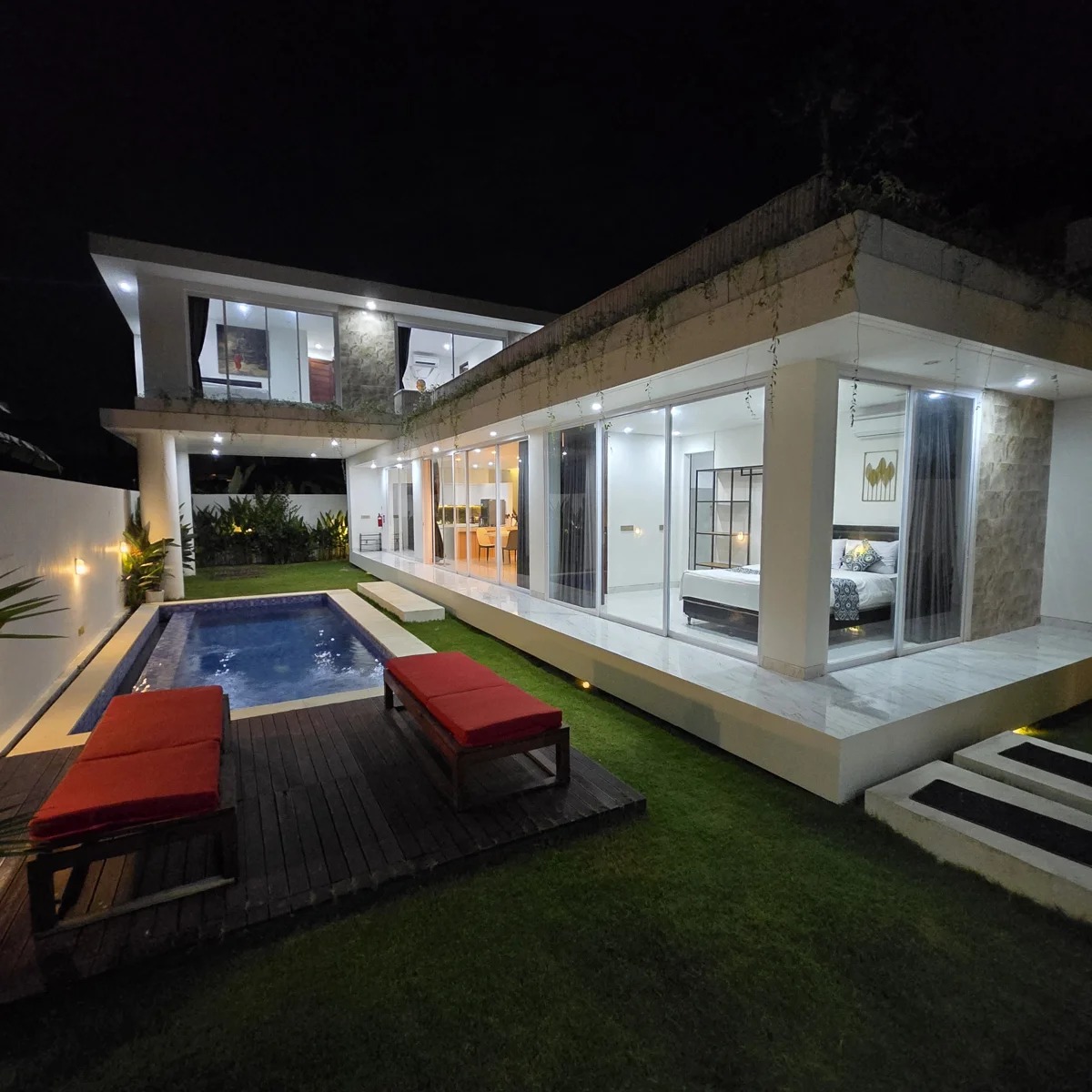 4BR Modern Villa w/ Rooftop & Pool 