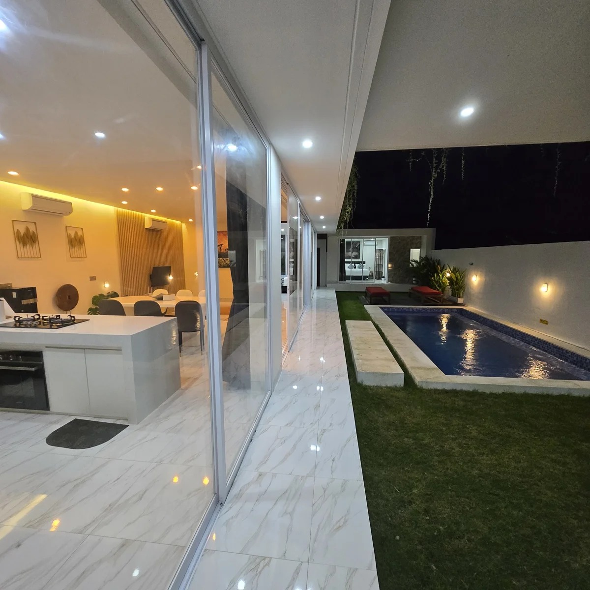4BR Modern Villa w/ Rooftop & Pool 