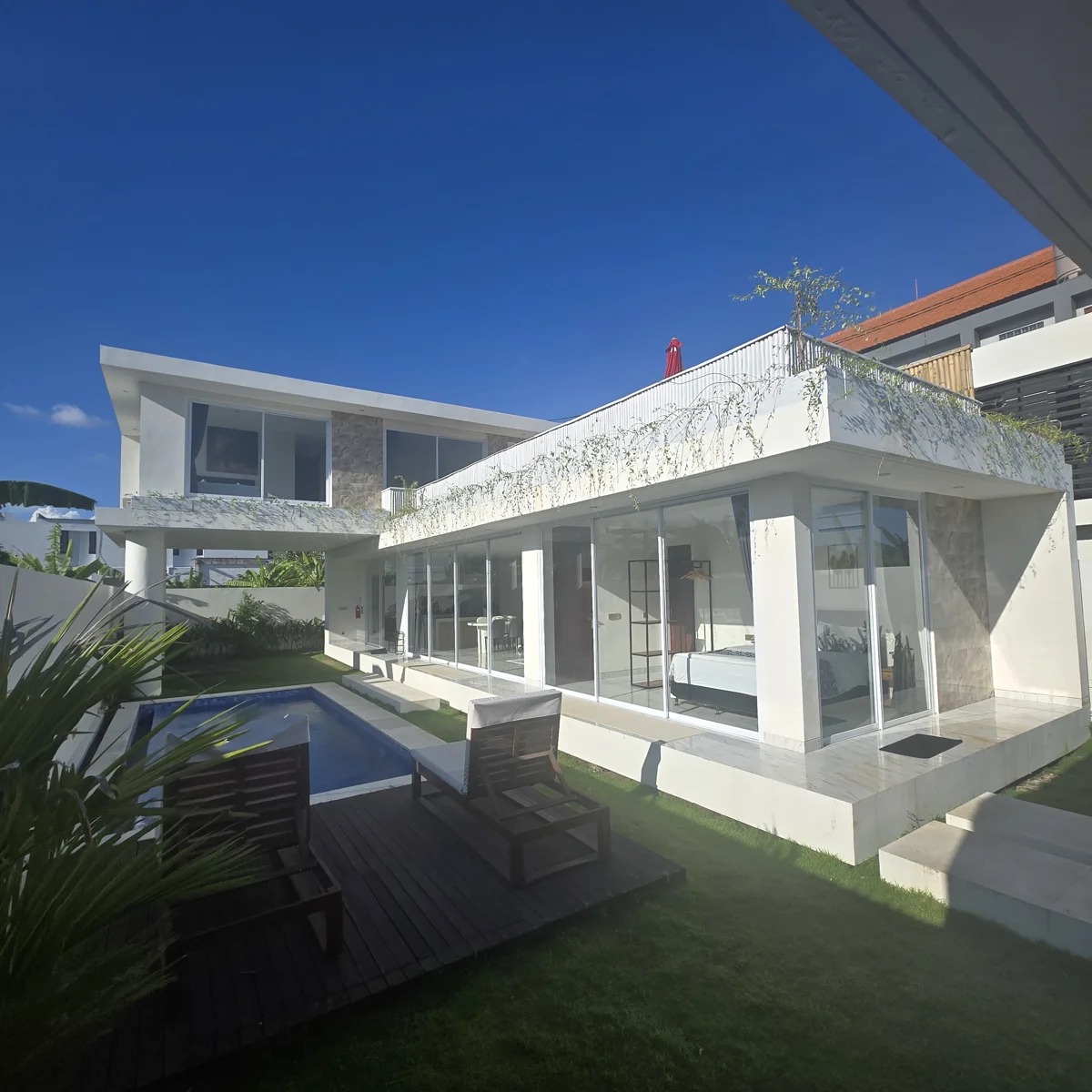 4BR Modern Villa w/ Rooftop & Pool 