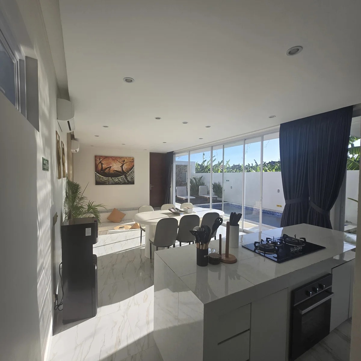 4BR Modern Villa w/ Rooftop & Pool 