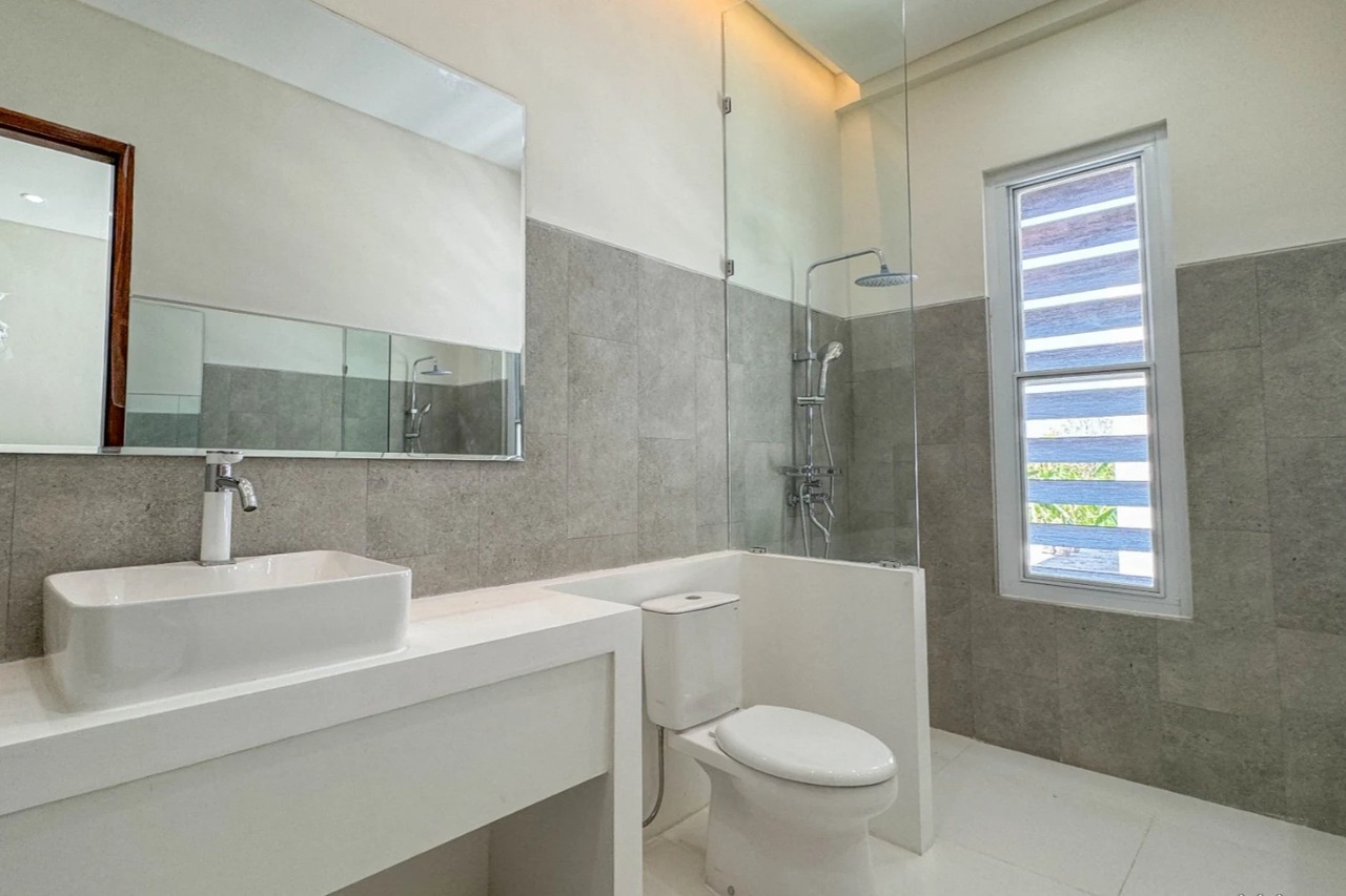 4BR Modern Villa w/ Rooftop & Pool 