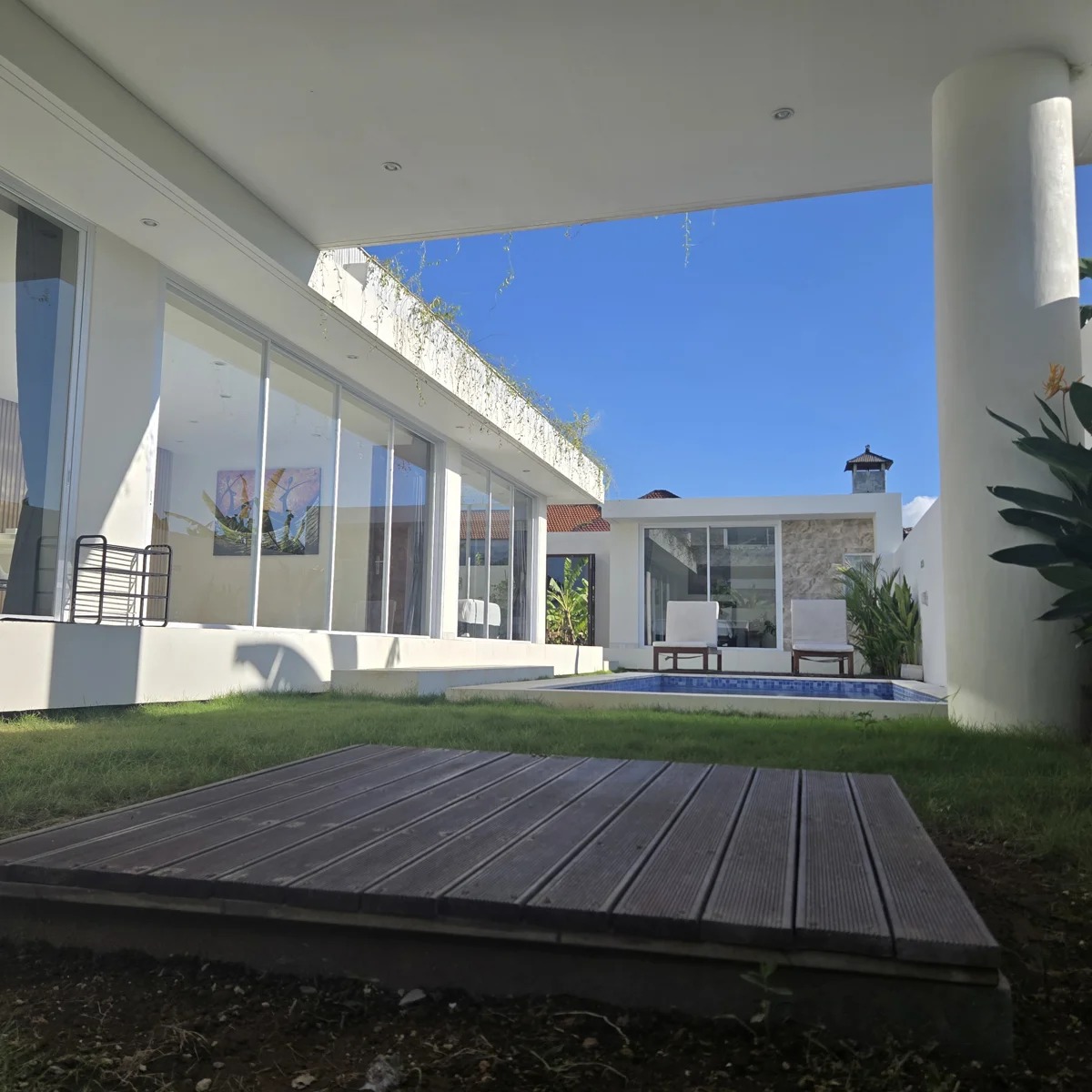 4BR Modern Villa w/ Rooftop & Pool 