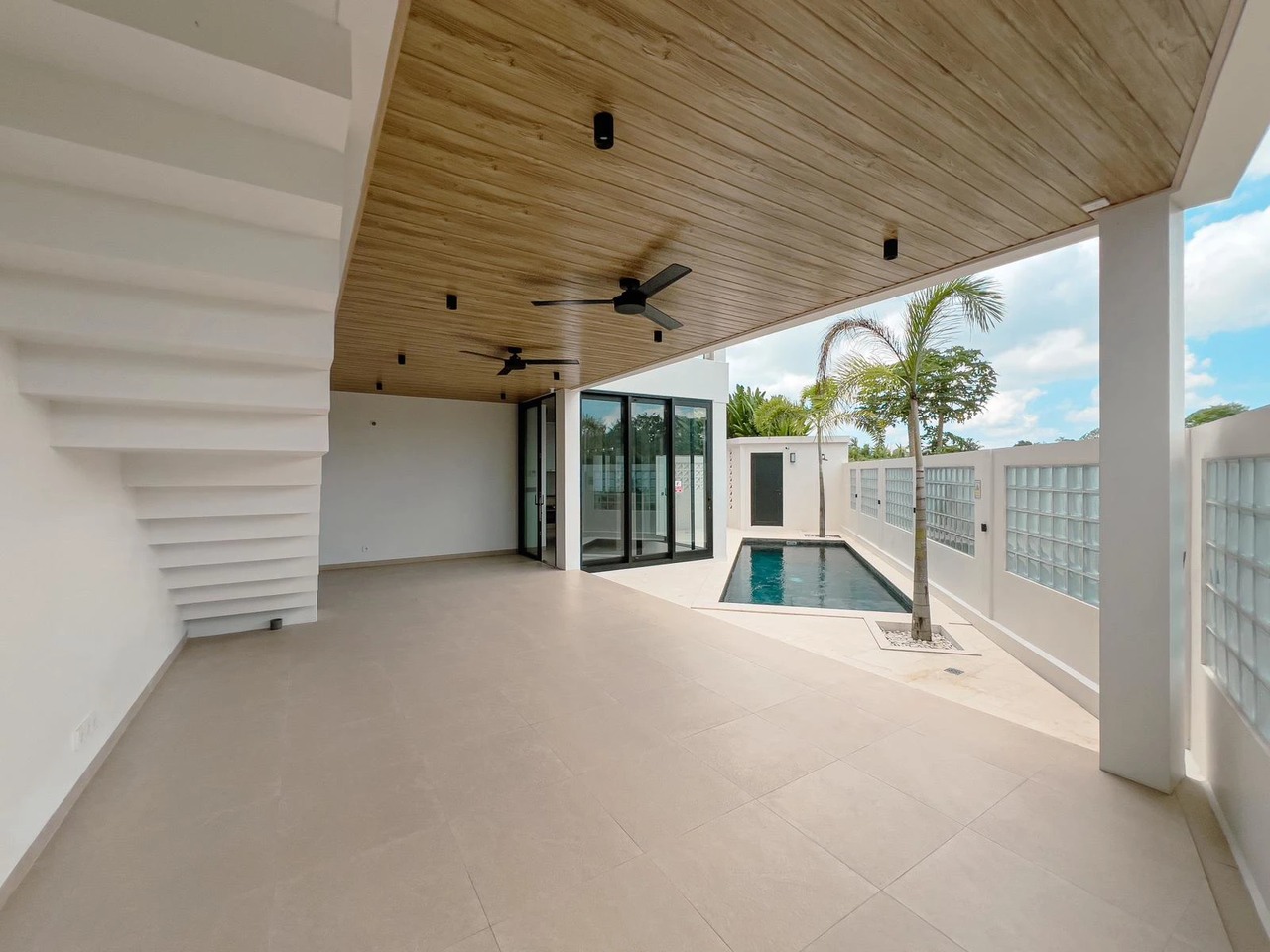 Ultra-Modern 5BR Smart Luxury Villa