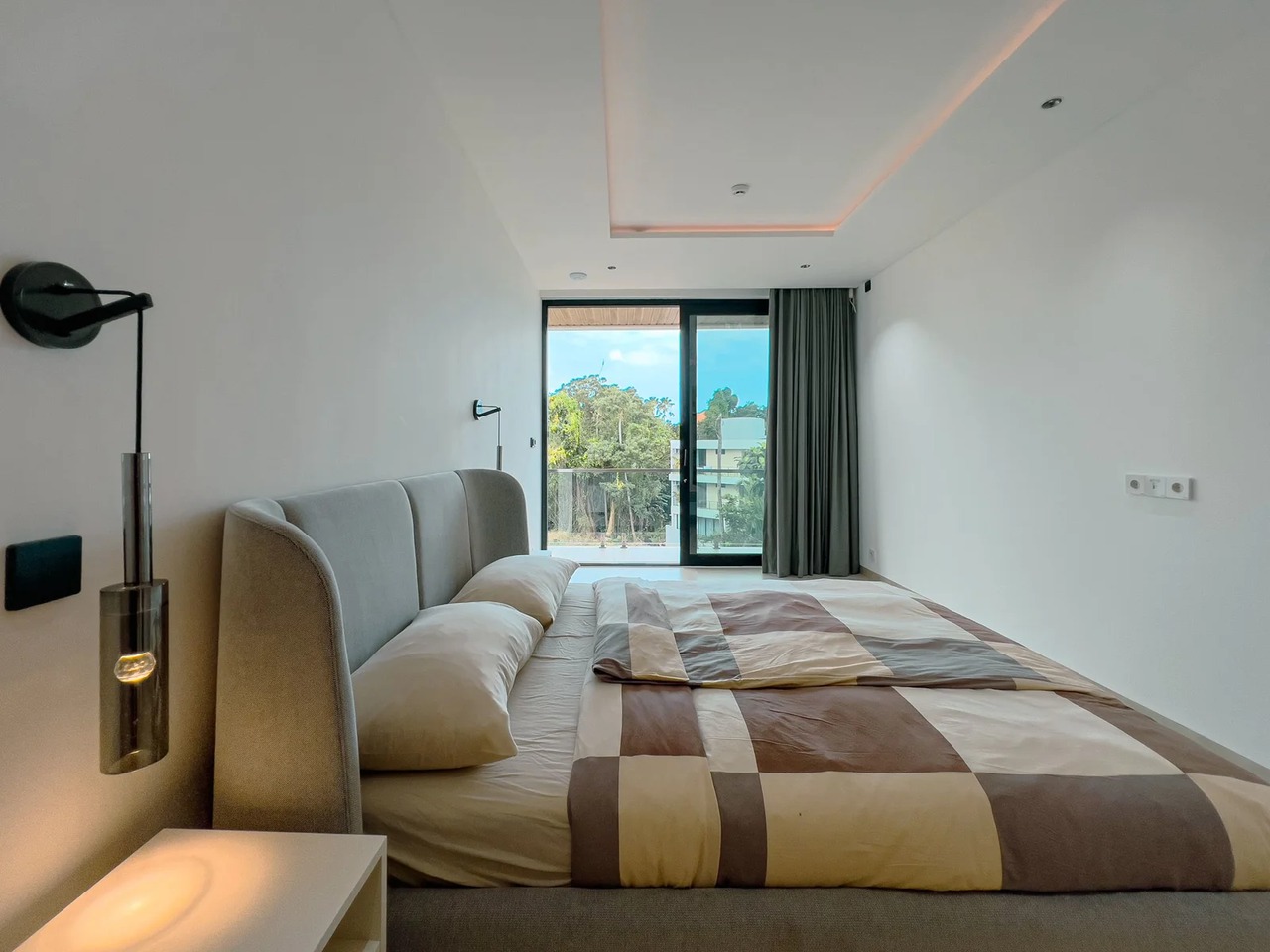 Ultra-Modern 5BR Smart Luxury Villa