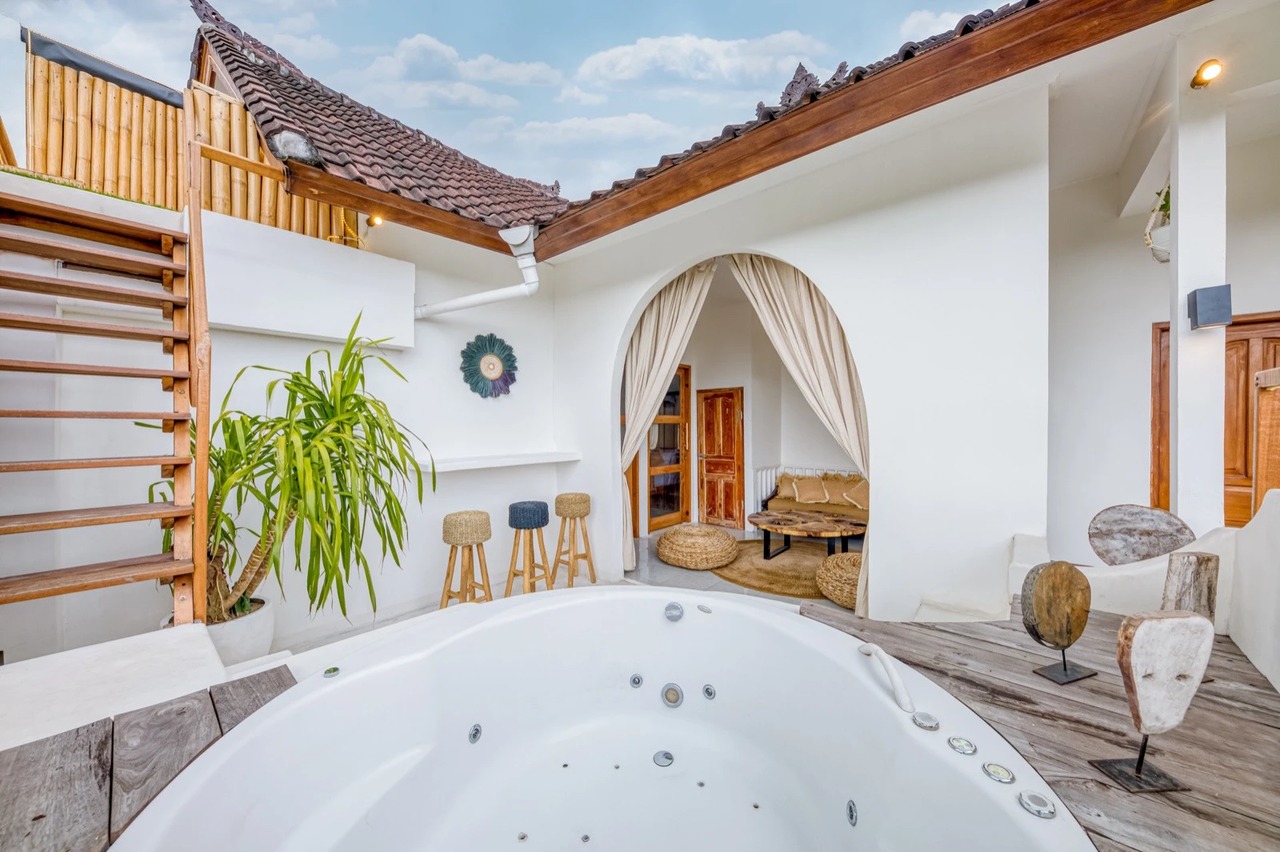 Mediterranean 6BR Family Villa