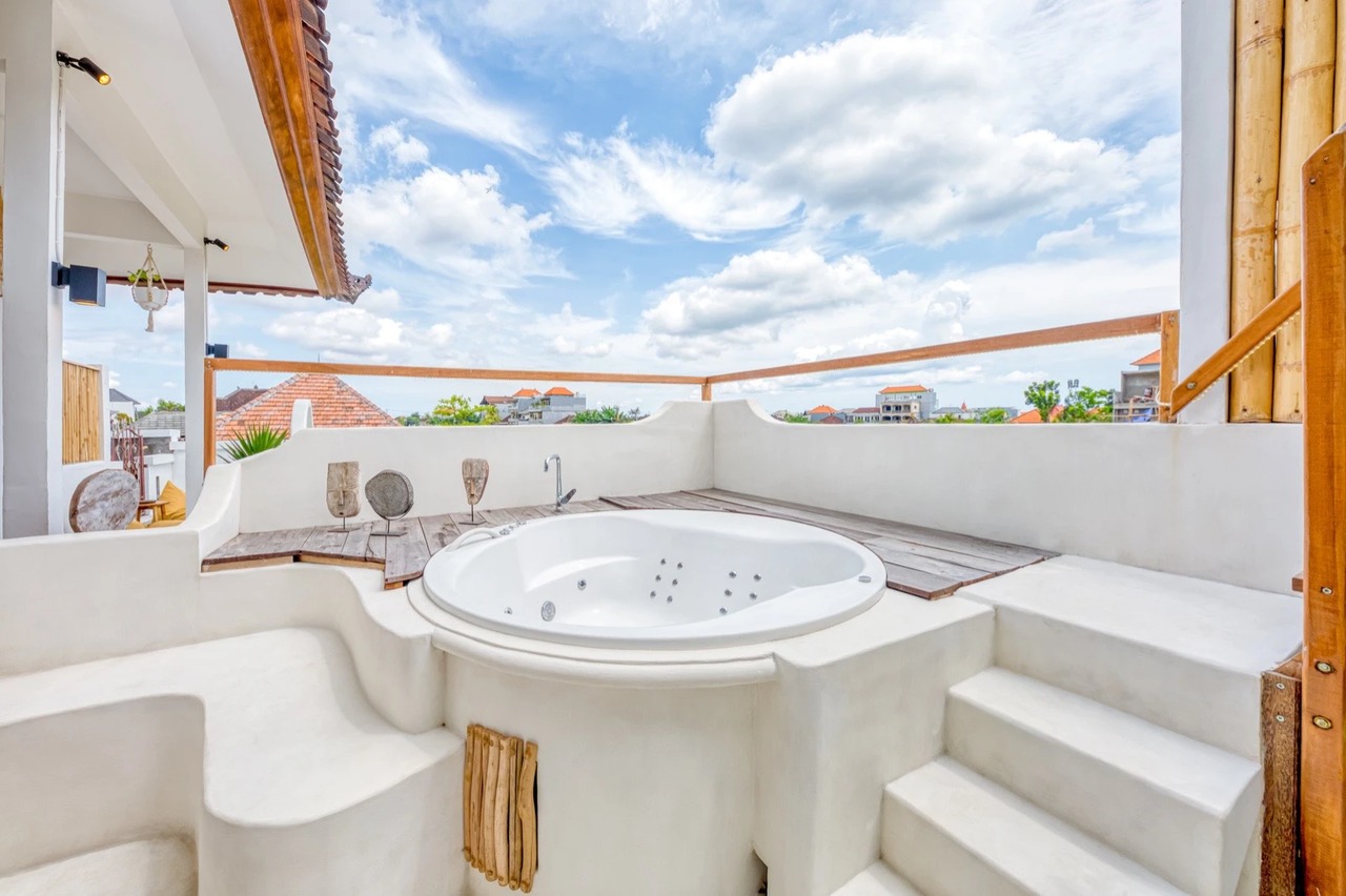 Mediterranean 6BR Family Villa
