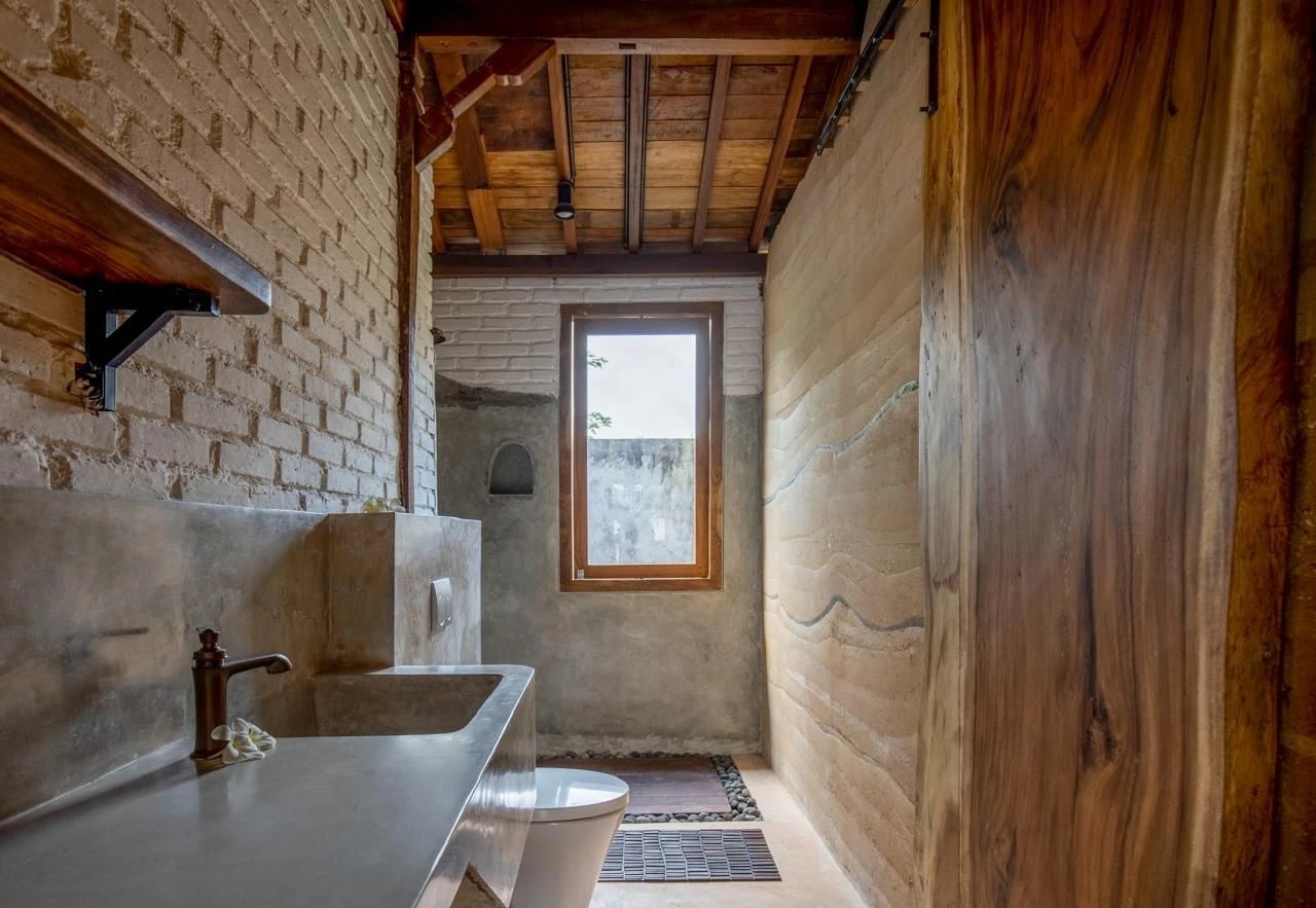 Spacious 4BR Villa w/ Rooftop Patio and