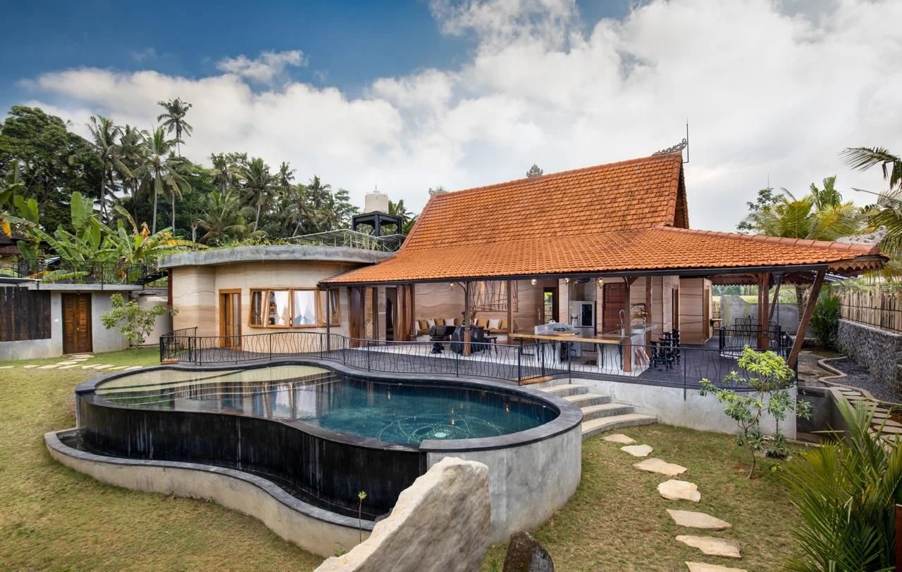Spacious 4BR Villa w/ Rooftop Patio and