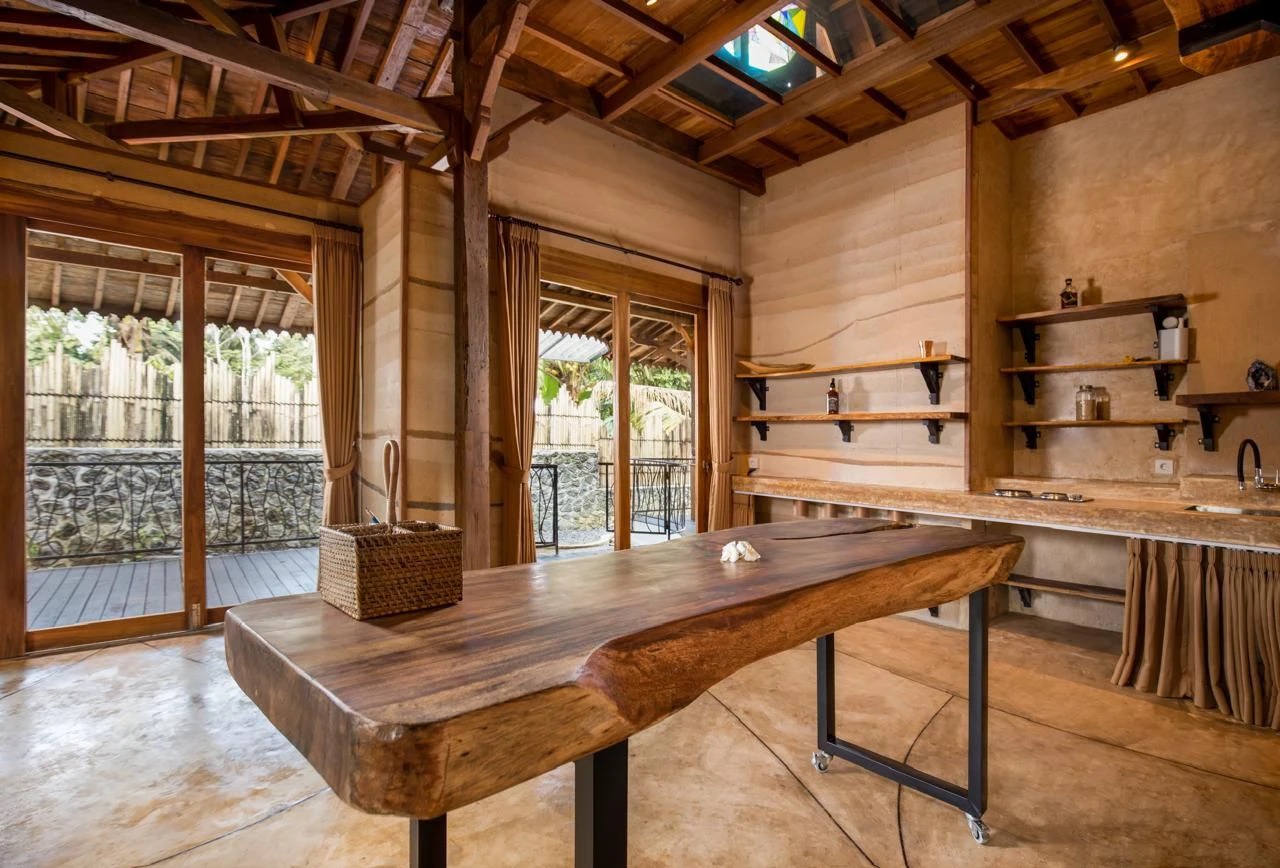 Spacious 4BR Villa w/ Rooftop Patio and