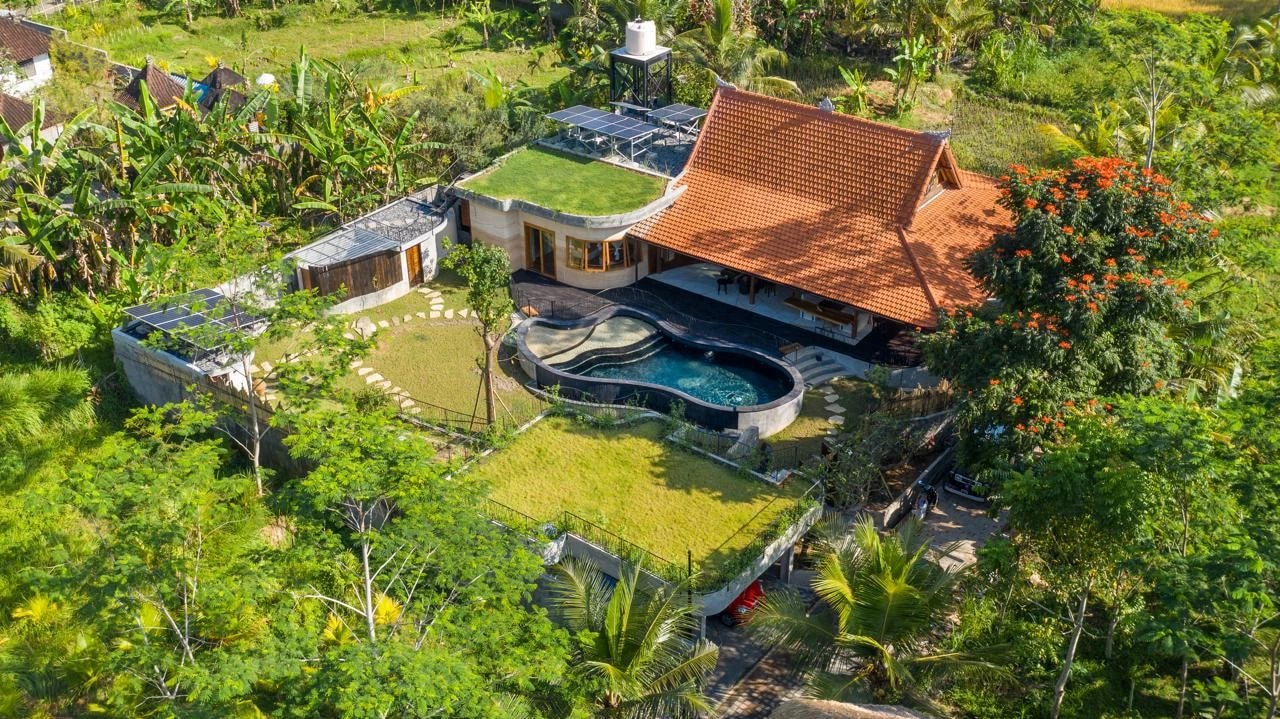 Spacious 4BR Villa w/ Rooftop Patio and