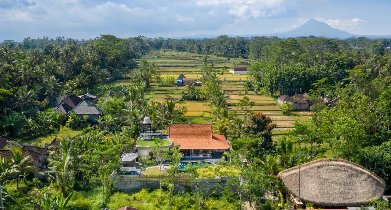 Spacious 4BR Villa w/ Rooftop Patio and