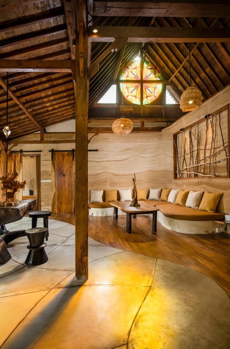 Spacious 4BR Villa w/ Rooftop Patio and