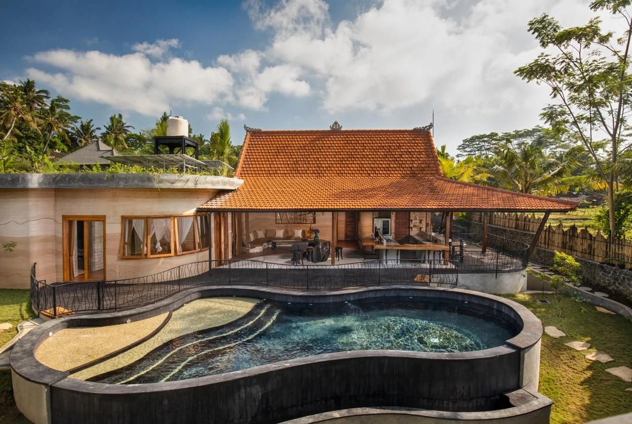 Spacious 4BR Villa w/ Rooftop Patio and